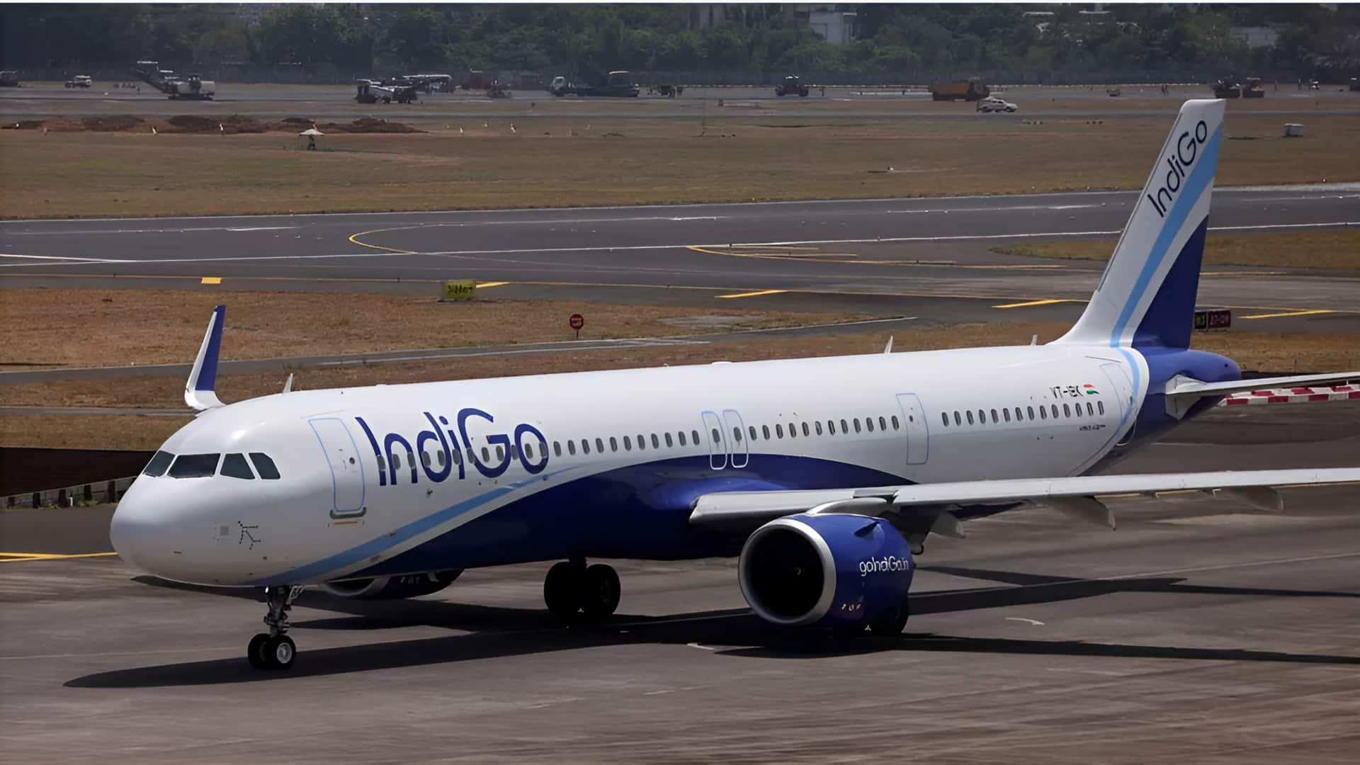 IndiGo Flight : వాతావరణం దెబ్బకు ఇండిగో విమానం డైవర్ట్.. రాజమండ్రిలో ఎమర్జెన్సీ ల్యాండింగ్