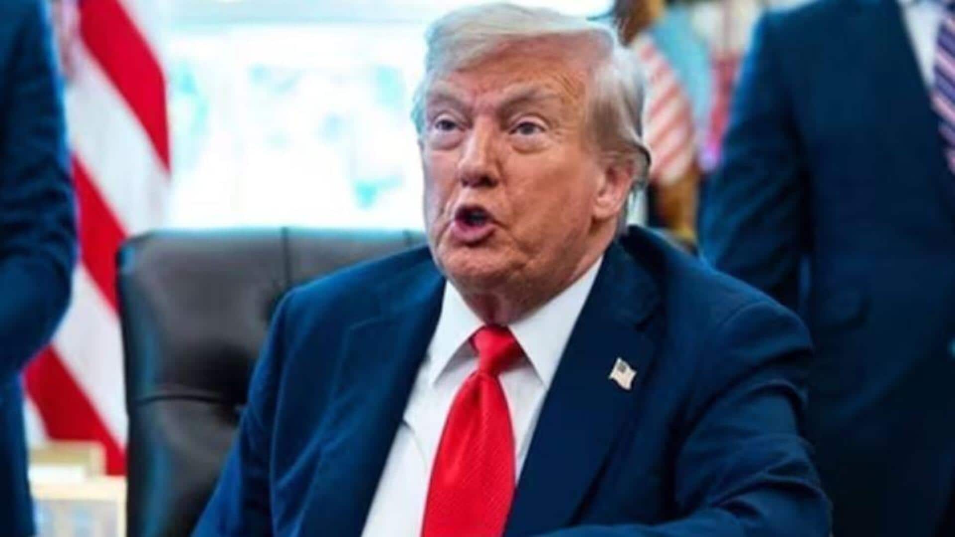 H-1B visa applications: డొనాల్డ్ ట్రంప్ కీలక నిర్ణయం.. H-1B వీసా దరఖాస్తుదారులపై భారీ రుసుము 