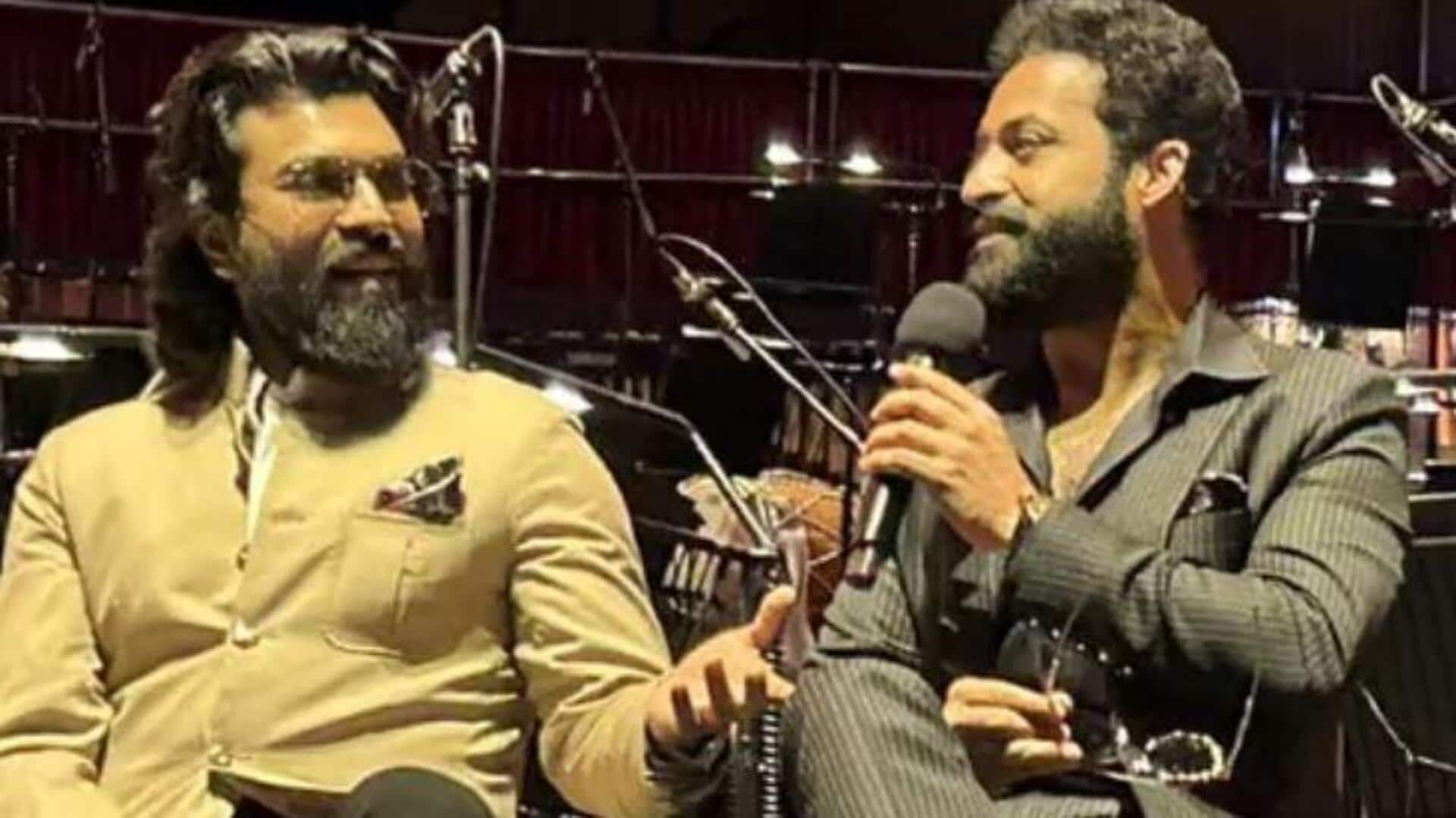 RRR: 'ఆర్ఆర్ఆర్' లైవ్ కాన్సర్ట్లో ఎన్టీఆర్, రామ్చరణ్.. ఫోటోలు వైరల్ RRR: 'ఆర్ఆర్ఆర్' లైవ్ కాన్సర్ట్లో ఎన్టీఆర్, రామ్చరణ్.. ఫోటోలు వైరల్