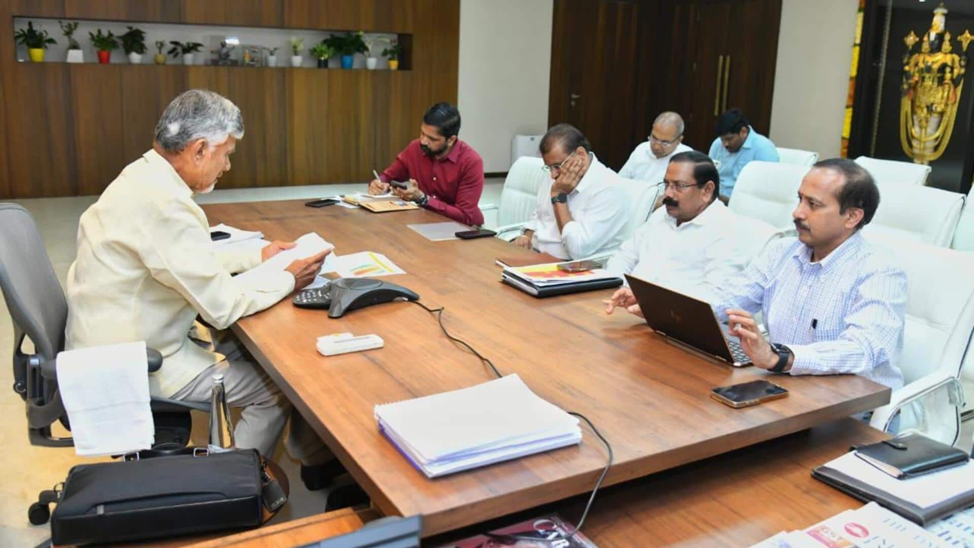 Cyclone Montha: మొంథా తుపాను.. ఒక్కో కుటుంబానికి రూ.3 వేల సాయం: చంద్రబాబు  Cyclone Montha: మొంథా తుపాను.. ఒక్కో కుటుంబానికి రూ.3 వేల సాయం: చంద్రబాబు