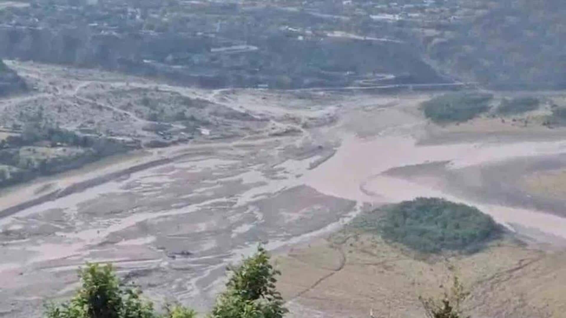 Chenab Water: పాకిస్థాన్ కి చీనాబ్ నీళ్లు బంద్.. సలాల్ జలాశయం గేట్లు మూసివేత.. Chenab Water: పాకిస్థాన్ కి చీనాబ్ నీళ్లు బంద్.. సలాల్ జలాశయం గేట్లు మూసివేత..