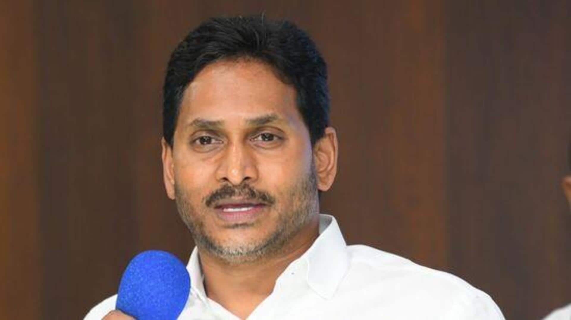 YS Jagan: రాష్ట్రంలో రెడ్ బుక్ రాజ్యాంగం నడుస్తోంది.. తెనాలి పర్యటనలో జగన్ YS Jagan: రాష్ట్రంలో రెడ్ బుక్ రాజ్యాంగం నడుస్తోంది.. తెనాలి పర్యటనలో జగన్