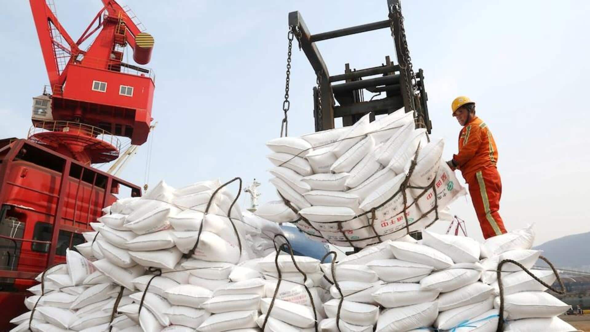 Urea: చైనా ఎగుమతుల నియంత్రణలు.. ప్రపంచంలో యూరియా కొరత భయం