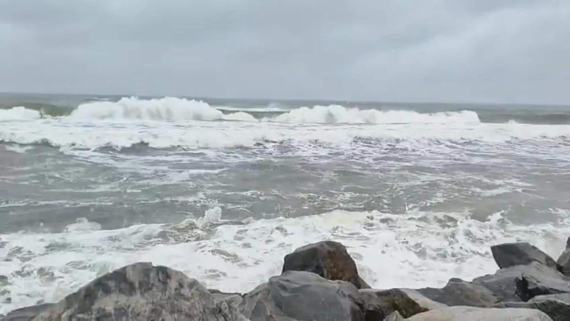 Cyclone Montha: ఏపీపై మొంథా తుపాన్ ప్రభావం తీవ్రం.. 19 జిల్లాల్లో అలర్ట్ జారీ!  Cyclone Montha: ఏపీపై మొంథా తుపాన్ ప్రభావం తీవ్రం.. 19 జిల్లాల్లో అలర్ట్ జారీ!