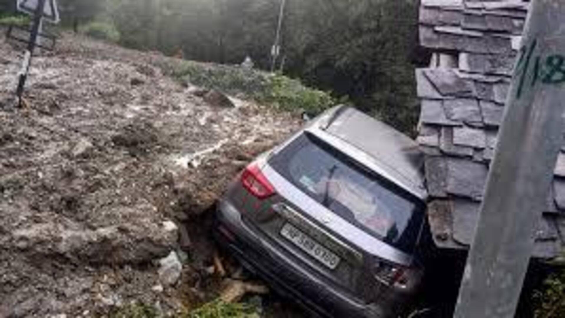 Himachal pradesh: హిమాచల్ప్రదేశ్ను ముంచెత్తిన వరదలు ఇద్దరు మృతి.. 20 మంది గల్లంతు Himachal pradesh: హిమాచల్ప్రదేశ్ను ముంచెత్తిన వరదలు ఇద్దరు మృతి.. 20 మంది గల్లంతు
