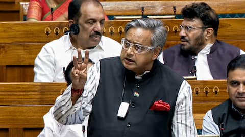 Shashi Tharoor: ఎఫ్‌సీఆర్‌ఏ సవరణ బిల్లుపై శశి థరూర్ విమర్శలు.. భారతీయులకే నష్టమని వ్యాఖ్య