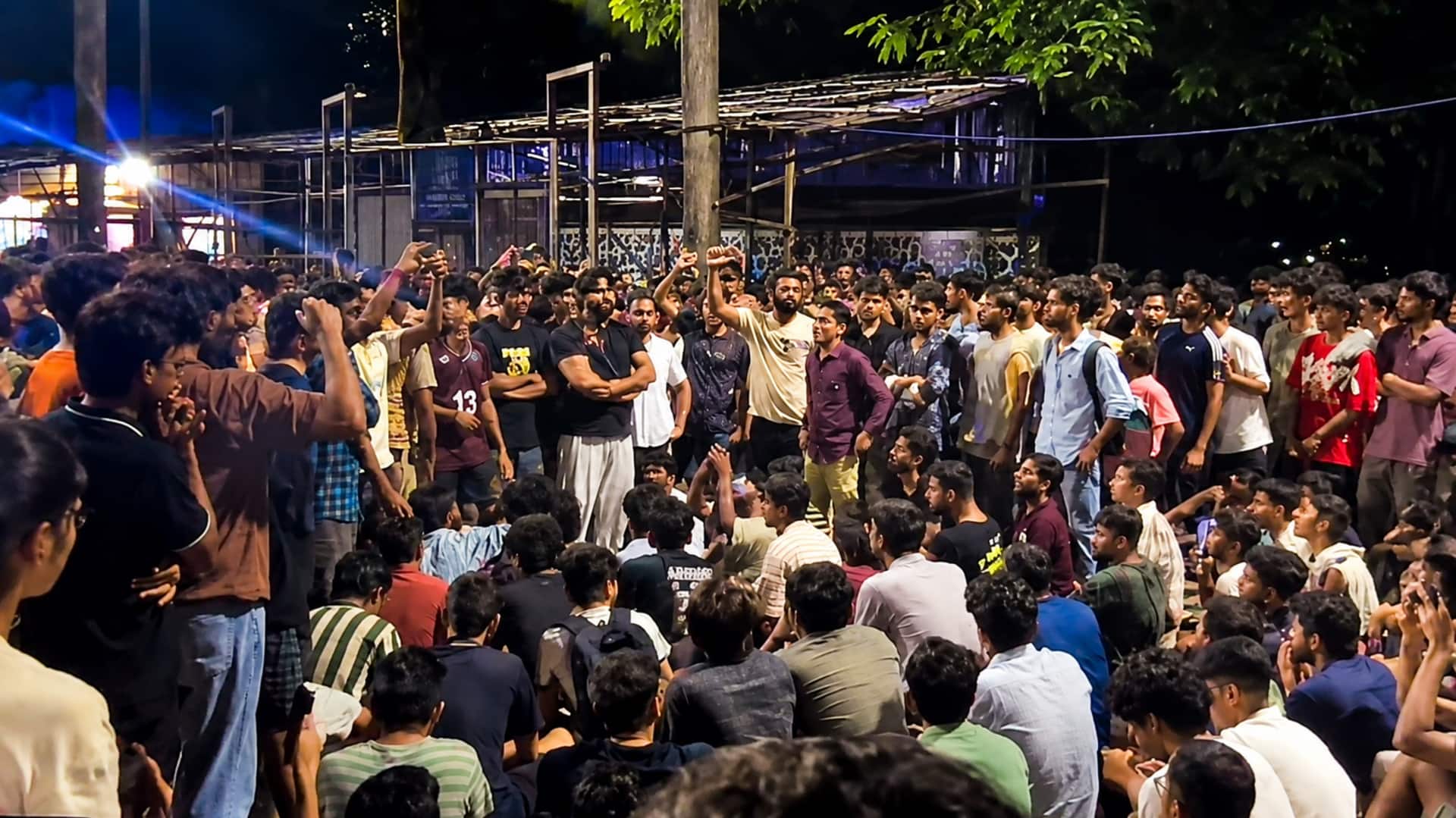 IIT Bombay suicide case: ఐఐటీ బాంబేలో విద్యార్థుల ఆందోళన.. 18 డిమాండ్లపై యాజమాన్యం చర్చలు