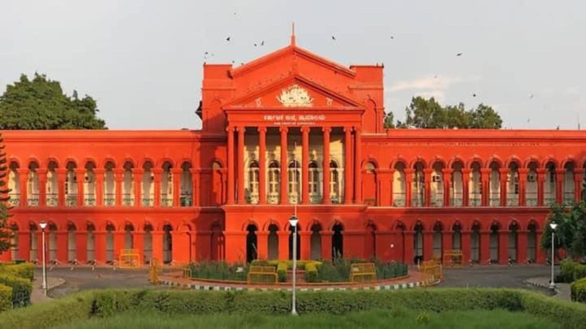 Bengaluru: బెంగళూరు తొక్కిసలాట ఘటనపై కర్నాటక ప్రభుత్వానికి హైకోర్టు నోటీసులు