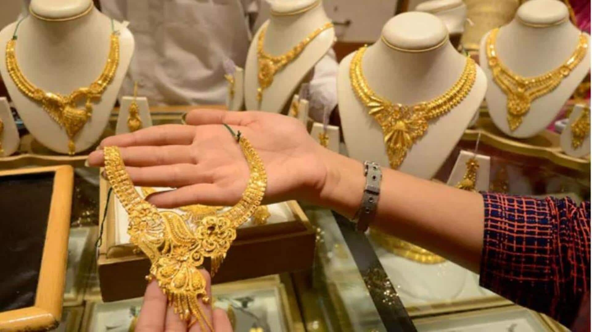 Gold Price Today: తగ్గని పసిడి ధరలు.. హైదరాబాద్‌, విజయవాడలో తులం బంగారం ఎంతంటే? 