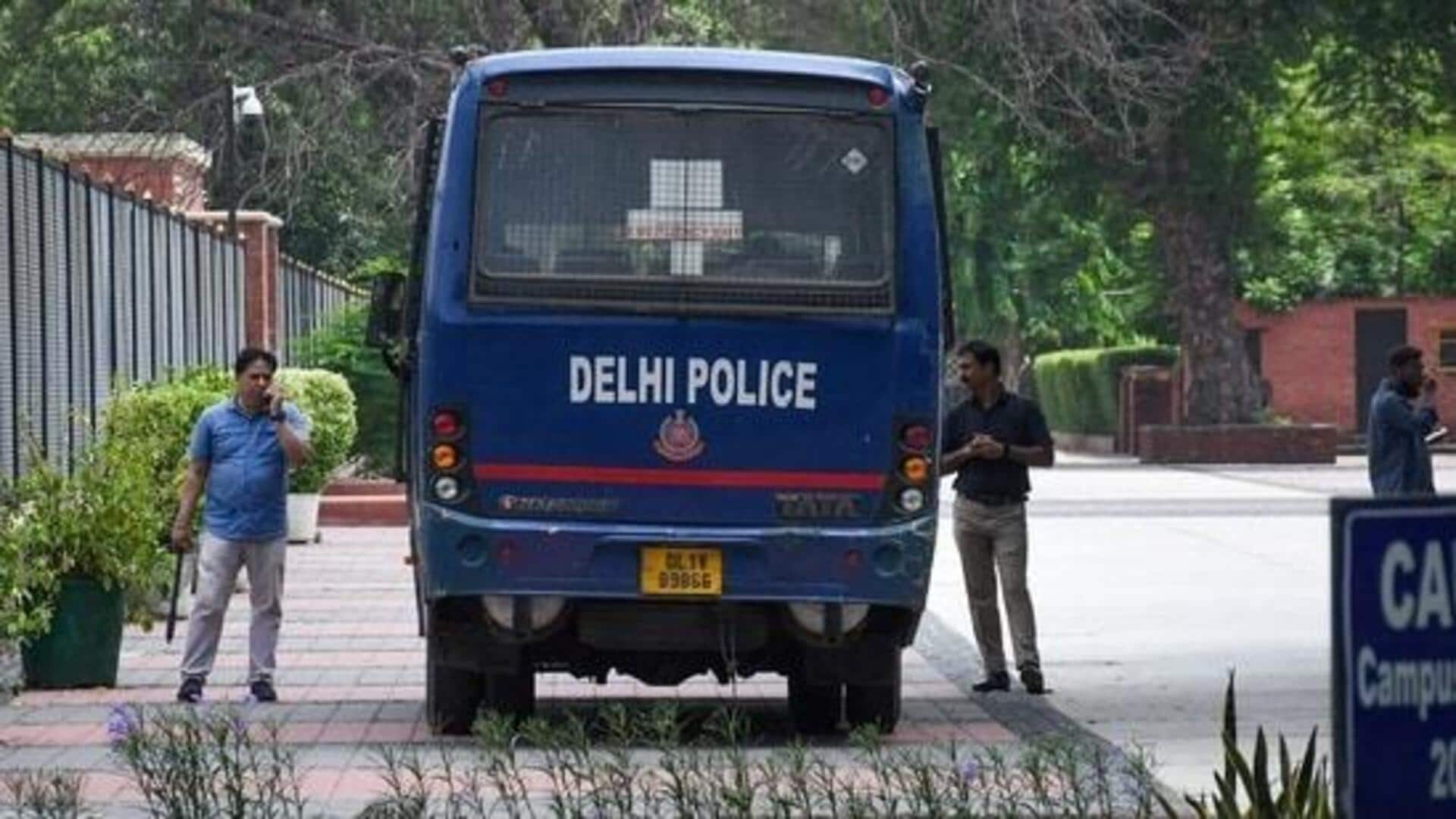 Bomb Threat: దిల్లీలోని రెండు పాఠశాలలకు బాంబు బెదిరింపులు..  
