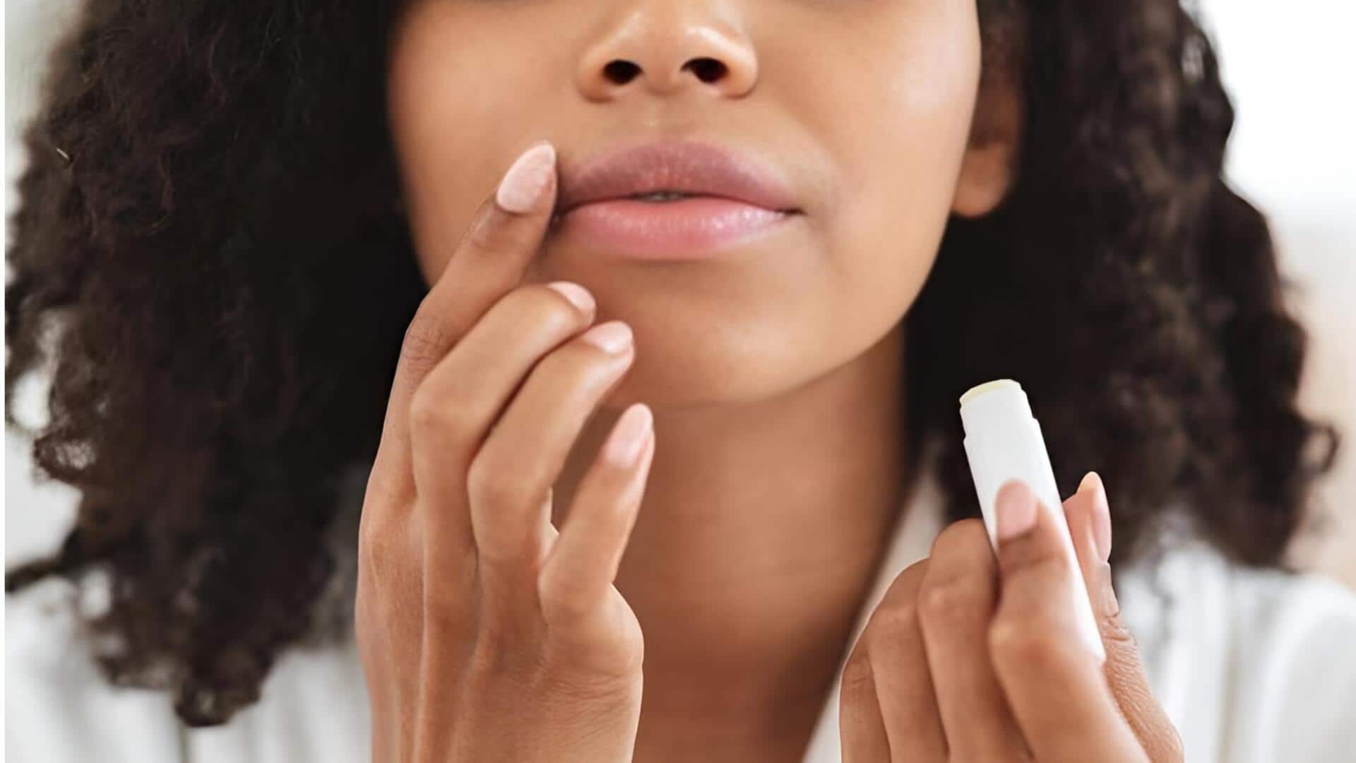 Dry Lips: లిప్ బామ్ లేదా లిప్‌స్టిక్ వేసుకున్నా పెదవులు పొడిబారుతున్నాయా? ఈ 5 చిట్కాలు ప్రయత్నించండి..