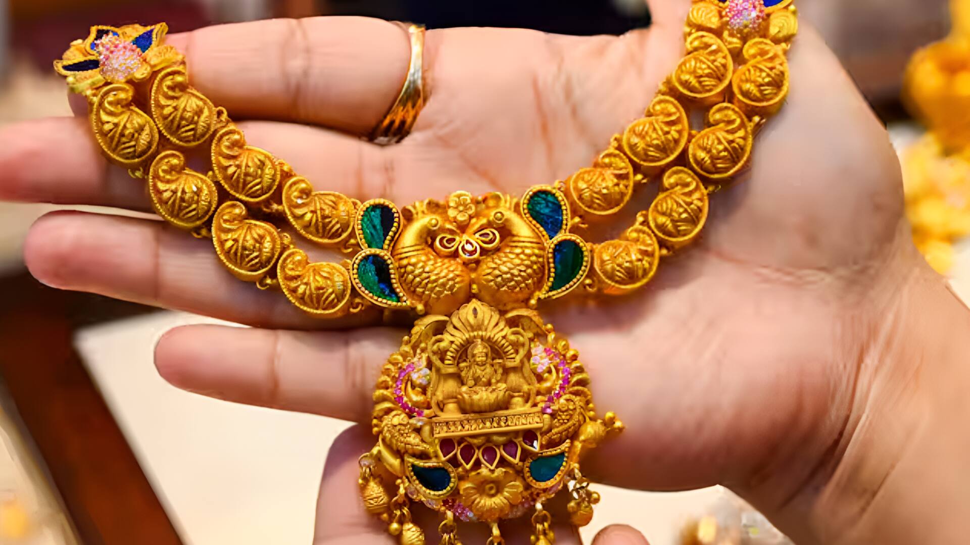 Today Gold and Silver Prices: భారీగా పడిపోయిన బంగారం ధరలు.. తులం ధర ఎంతంటే?