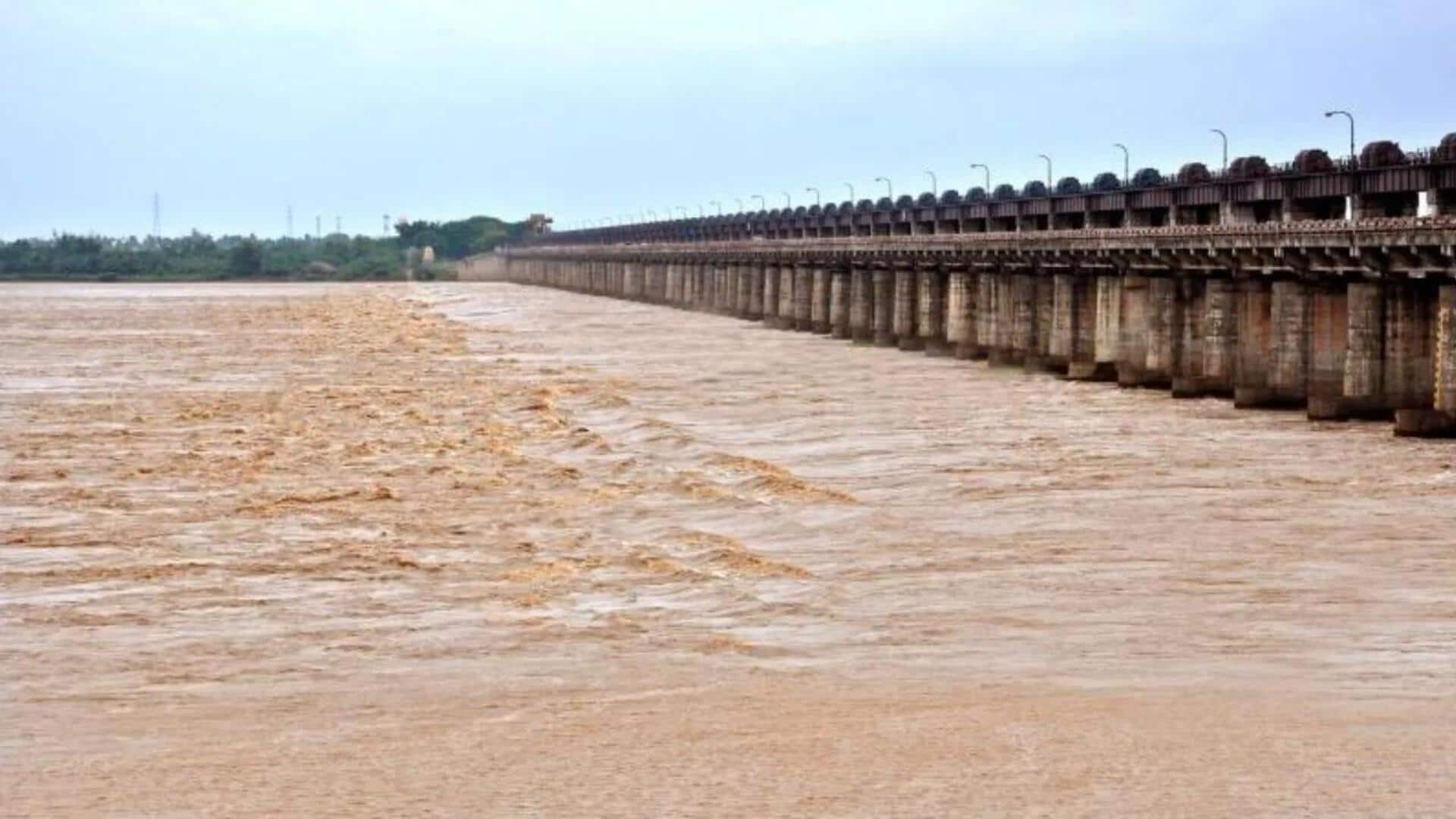 Godavari Flood: భారీ వర్షాలకు ఉగ్రరూపం దాల్చిన గోదావరి..! Godavari Flood: భారీ వర్షాలకు ఉగ్రరూపం దాల్చిన గోదావరి..!