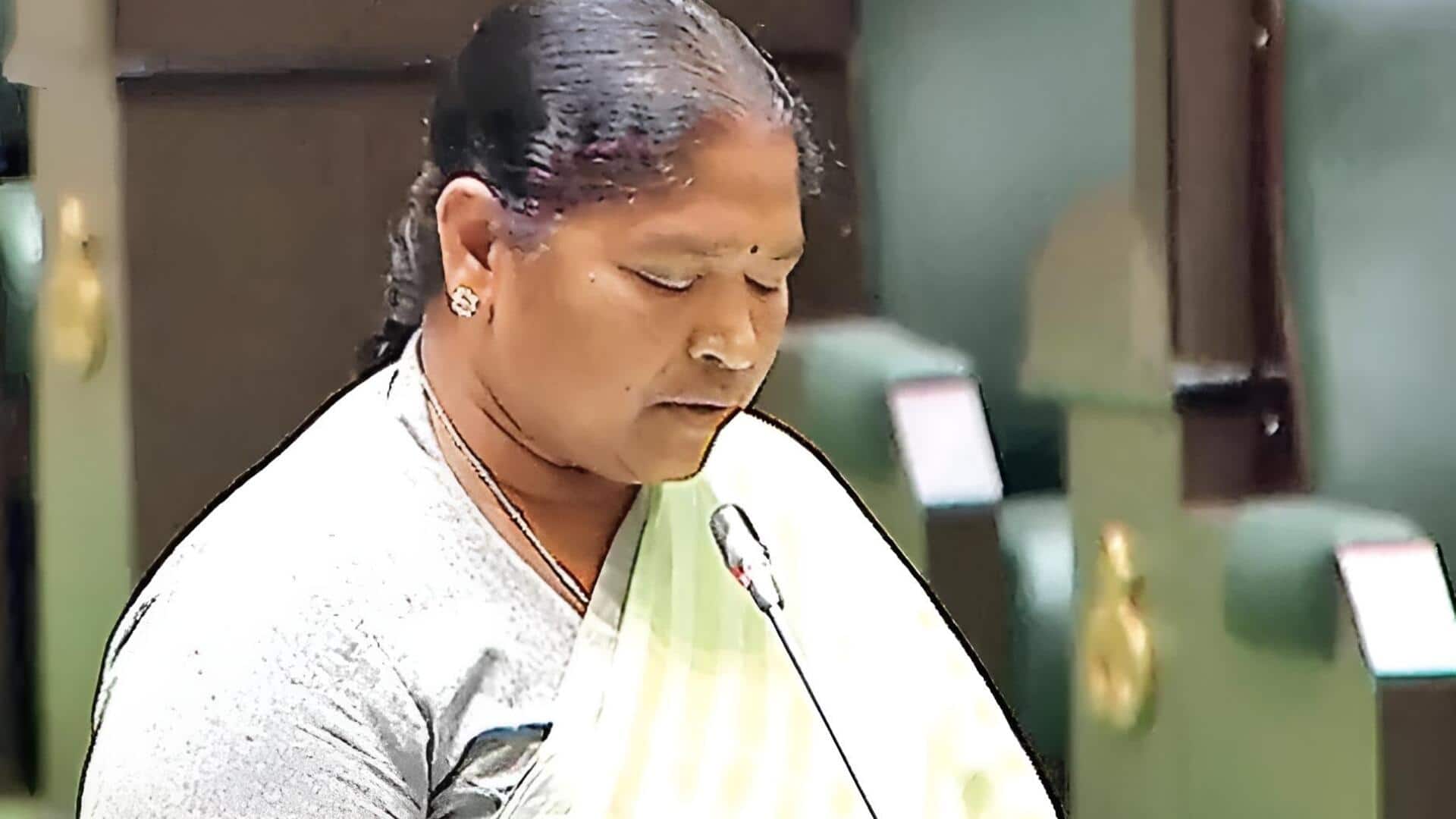 Telangana: మార్చి 1 నుంచి పట్టణ మహిళలకు ఉచిత చీరల పంపిణీ : మంత్రి సీతక్క