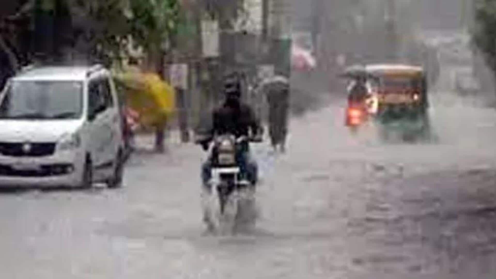 Heavy Rains: తెలుగు రాష్ట్రాలకు రేపు భారీ వర్ష సూచన