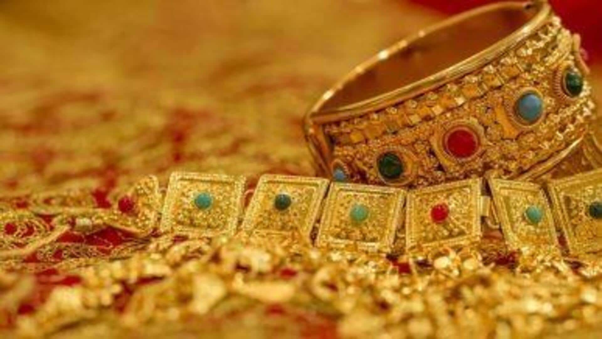 Gold Rates: పెళ్లిళ్ల సీజన్ ప్రభావం.. నేడు బంగారం, వెండి ధరలు ఇవే ..