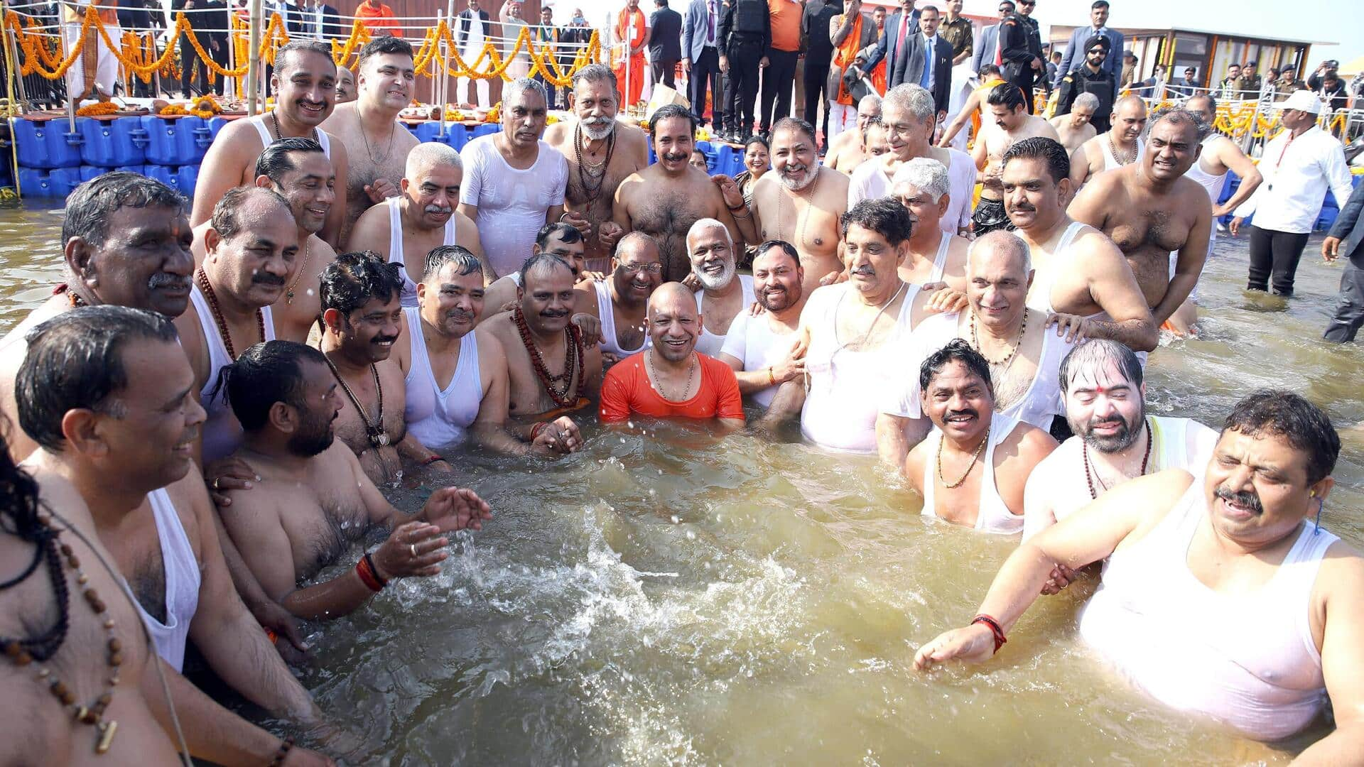 Maha Kumbh Mela 2025: మహా కుంభమేళాలో స్నానం ఆచరించిన యూపీ కేబినెట్ 