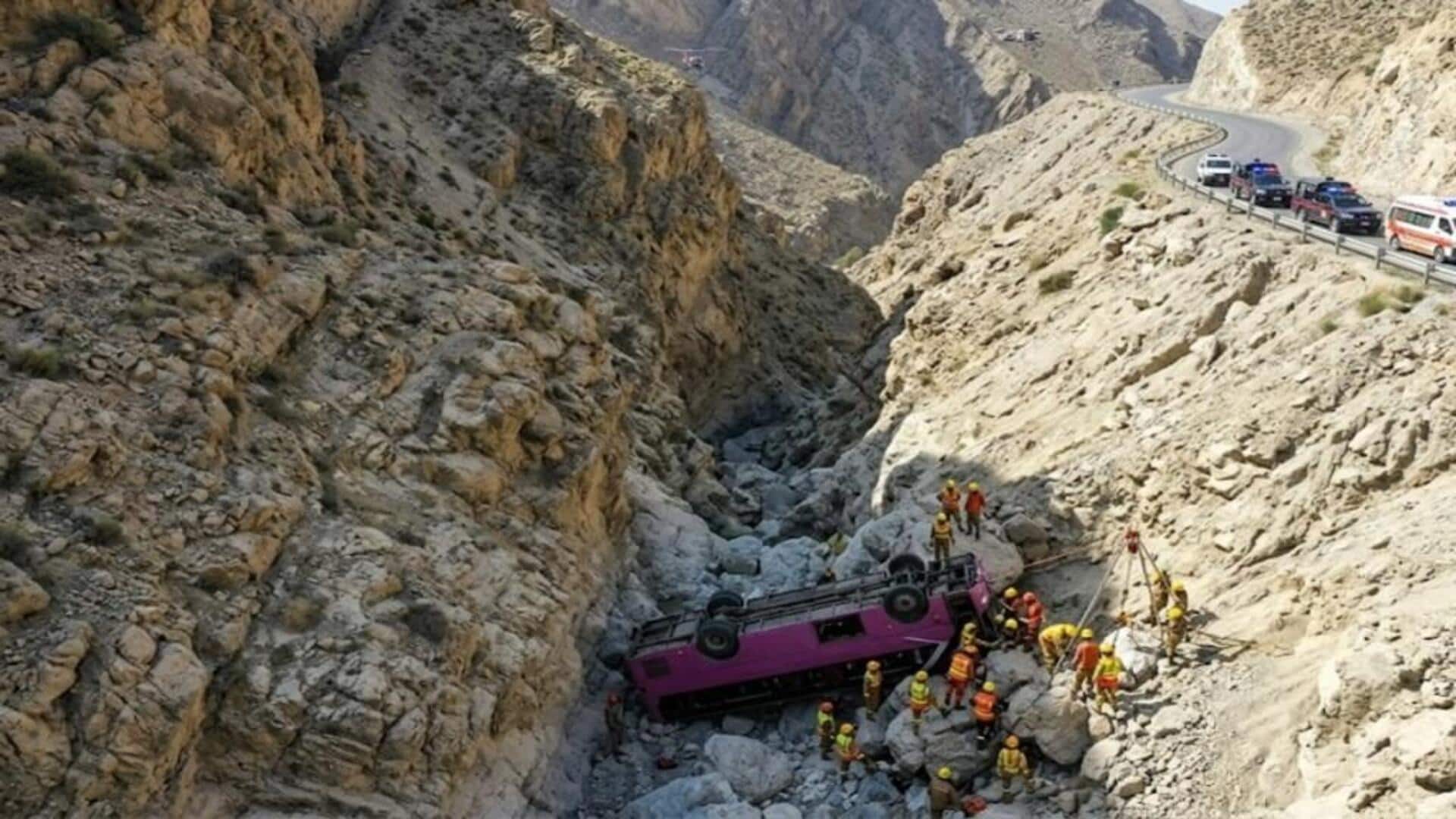 Pakistan Bus crash: పాకిస్థాన్‌లో ఘోర రోడ్డు ప్రమాదం.. లోయలోకి దూసుకెళ్లిన బస్సు, 40 మంది మృతి