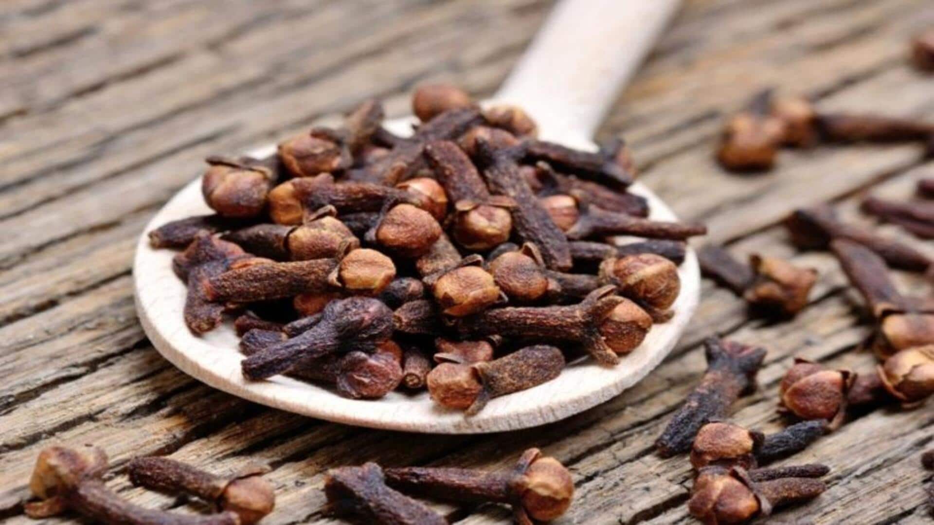 Clove benefits: లవంగం కషాయం తాగండి.. మొండి దగ్గుకు చెక్ పెట్టండి..!