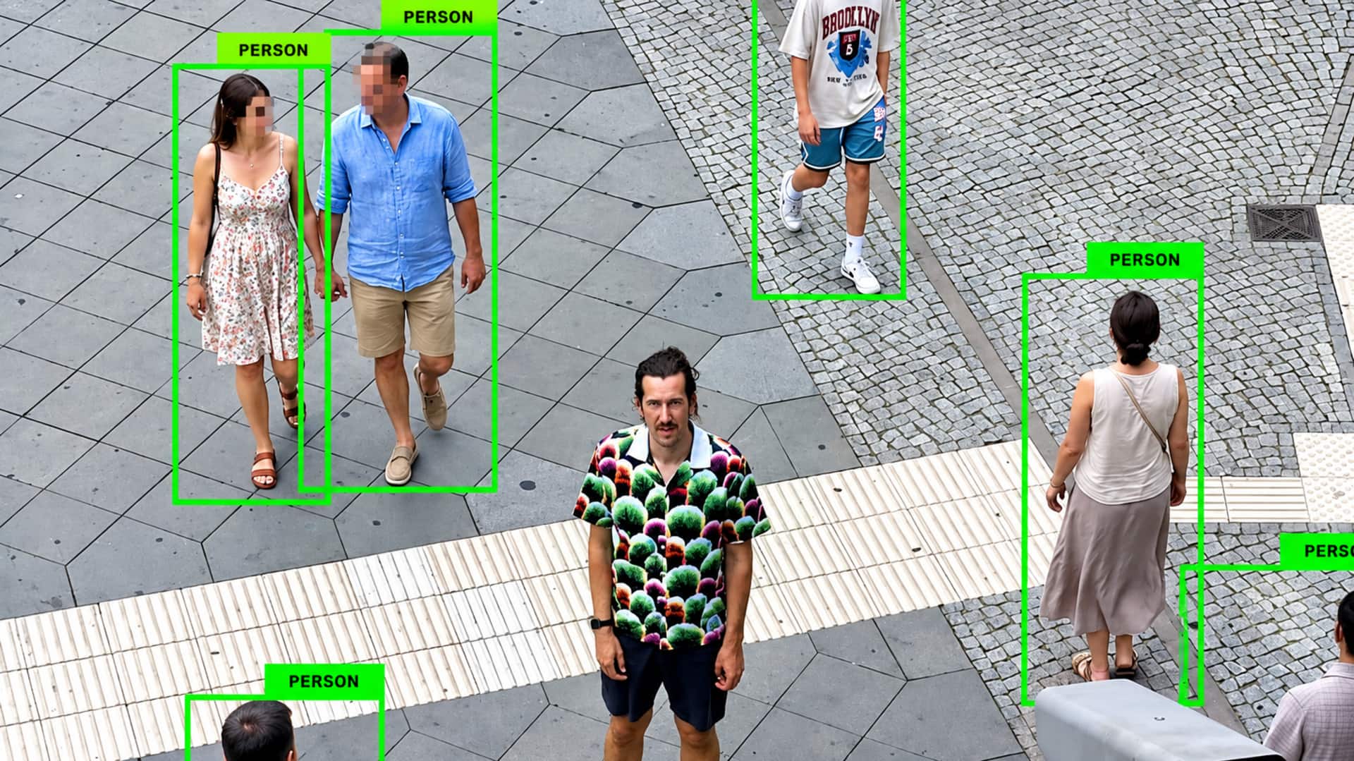 Digital Camouflage shirt: ఈ డ్రెస్‌ వేసుకుంటే ఏఐ కెమెరాలకు చిక్కరట.. డిజైనర్‌ చేసిన ప్రయోగం వైరల్