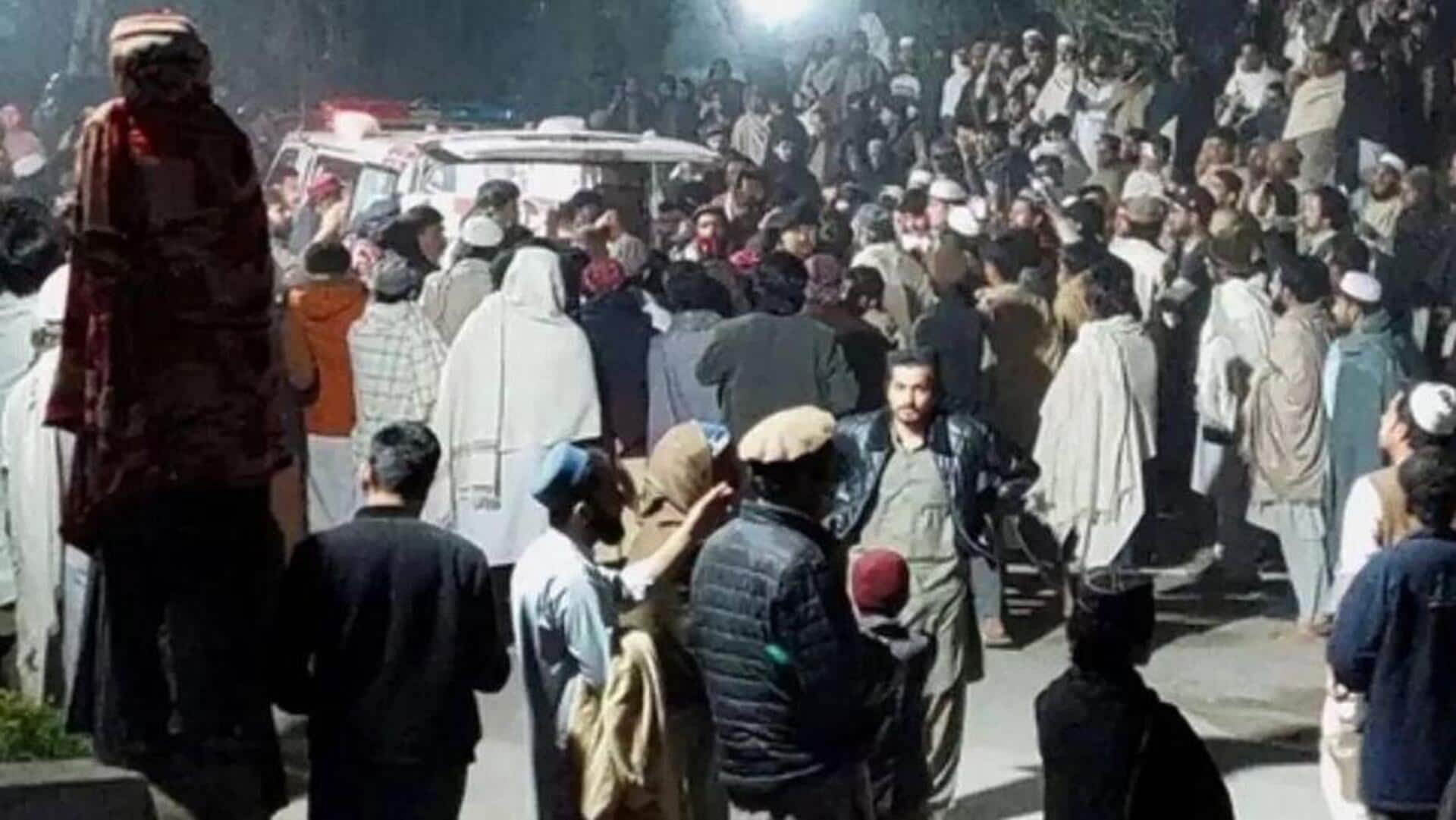 Khyber Pakhtunkhwa: పాక్కి మరో షాక్.. పోలీసు వాహనంపై ఆత్మాహుతి దాడి Khyber Pakhtunkhwa: పాక్కి మరో షాక్.. పోలీసు వాహనంపై ఆత్మాహుతి దాడి