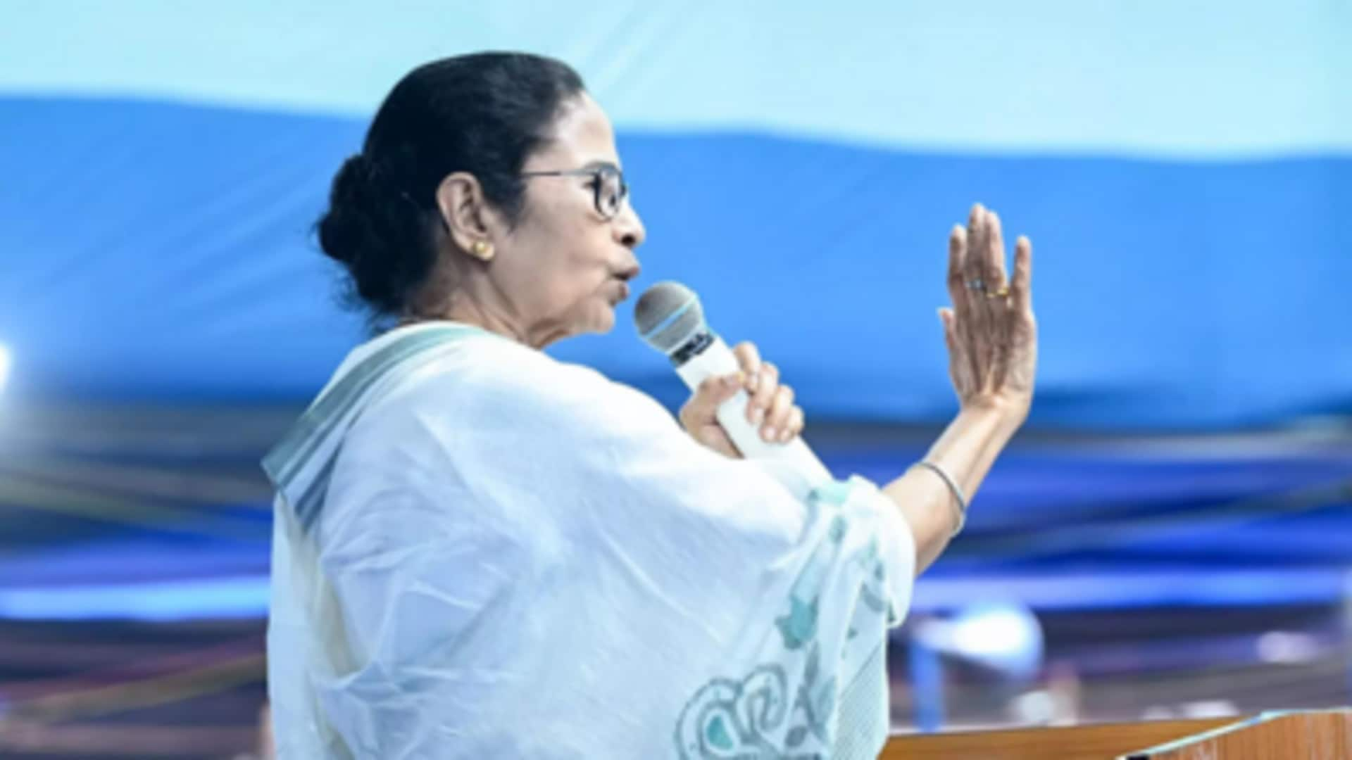 Mamata Benarjee: బెంగాల్‌లోకి బంగ్లాదేశ్ చొరబాటుదారులు.. బీఎస్ఎఫ్ కారణం అంటూ మమతా బెనర్జీ సంచలన వ్యాఖ్యలు..