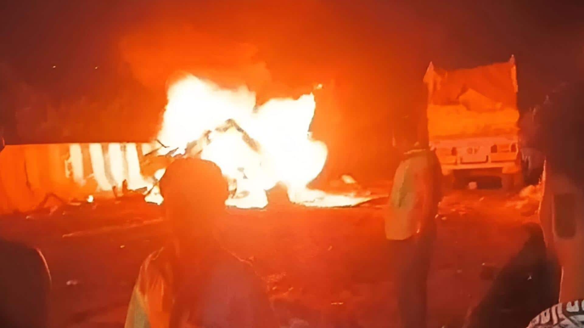 Uttar Pradesh: ఉత్తర్‌ప్రదేశ్ లో ఘోర రోడ్డు ప్రమాదం.. 11 మంది సజీవ దహనం