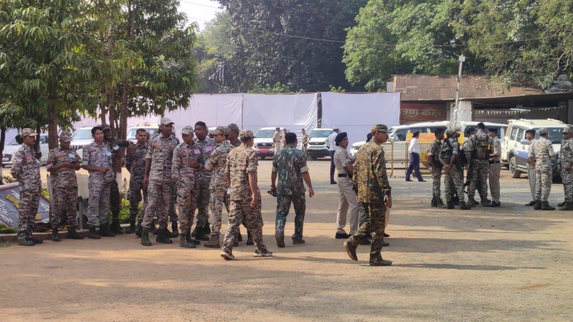 Maoists Surrender: ఛత్తీస్గఢ్'లో మావోయిస్టులకు మరో భారీ ఎదురుదెబ్బ.. కీలక నేత ఆశన్న సహా 208 మంది లొంగుబాటు
