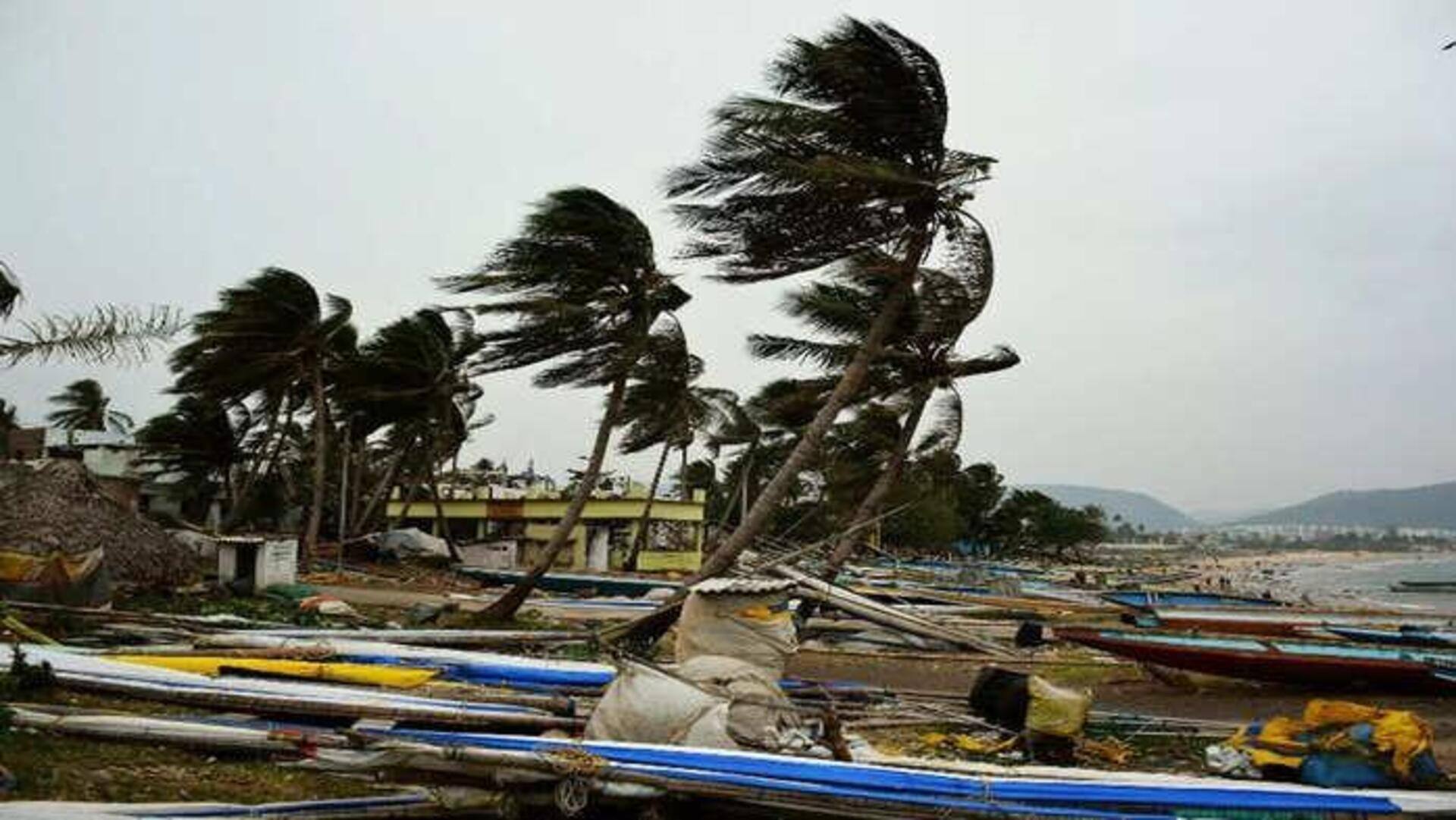 Cyclone Montha: ఏపీలోని ఈ జిల్లాల్లో ఫ్లాష్ ఫ్లడ్స్.. బయటకు రావొద్దు