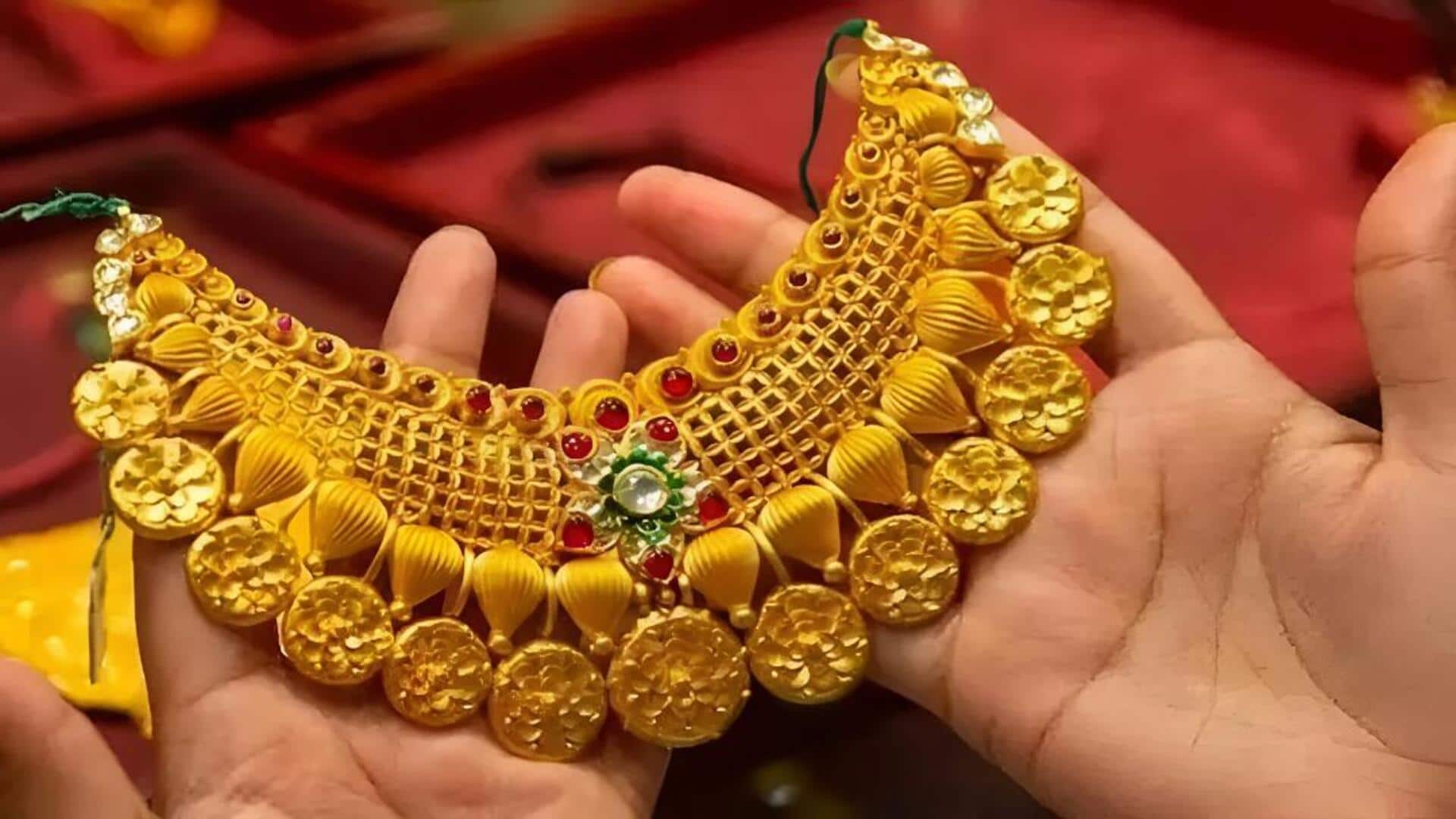 Gold Rates: న్యూఇయర్ వేళ శాంతించిన వెండి ధర,స్వల్పంగా పెరిగిన పసిడి ధర 