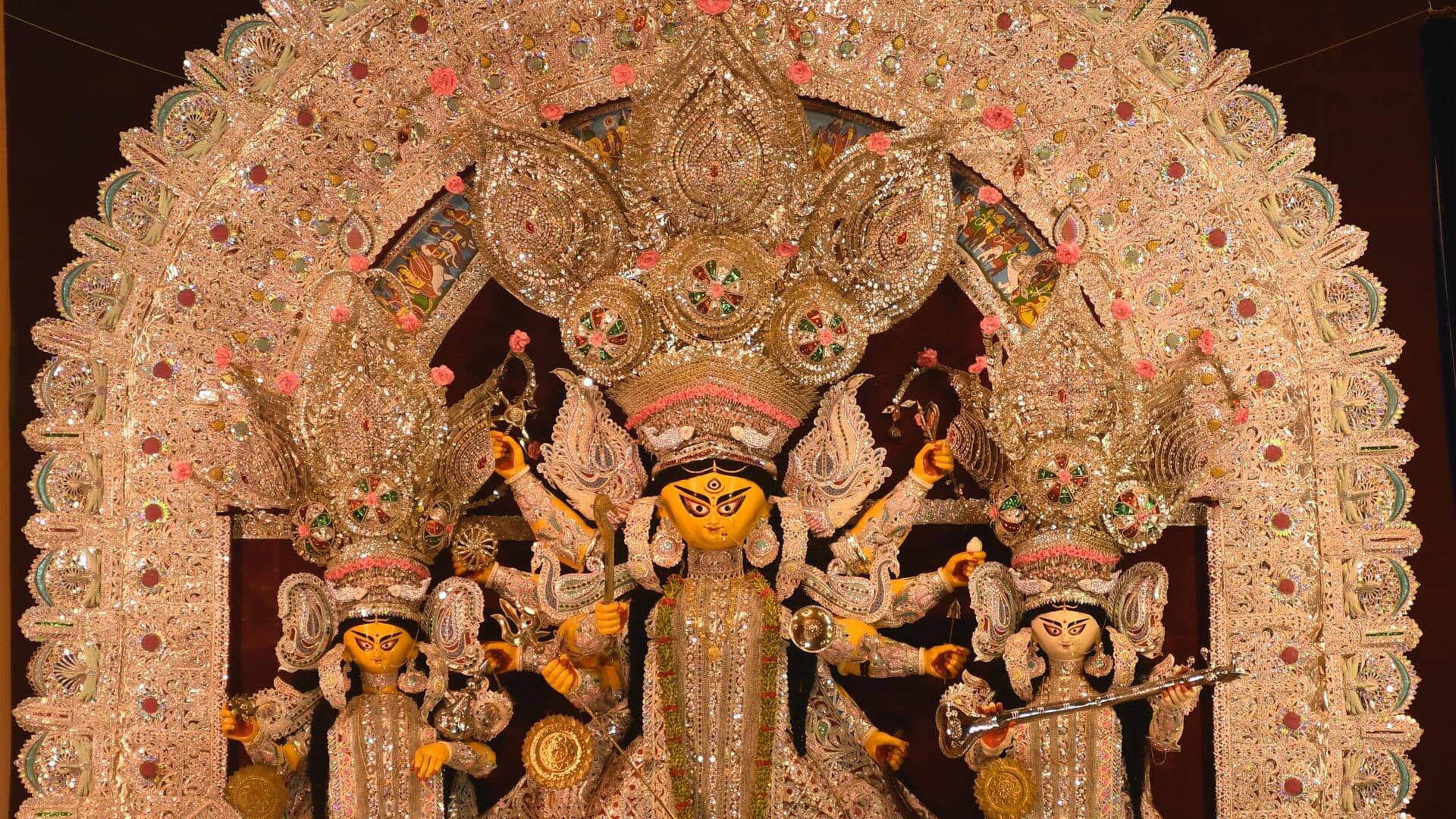 Dasara Navaratri 2023: ఆరవ రోజు విద్యాబుద్ధులను ప్రసాదించే సరస్వతీ దేవిగా అమ్మవారి దర్శనం 