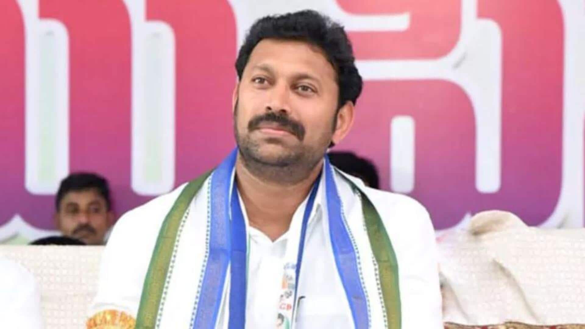 Avinash Reddy: ముందస్తు అరెస్ట్ తర్వాత పోలీసుల కళ్లుగప్పి తప్పించుకున్న ఎంపీ అవినాష్రెడ్డి Avinash Reddy: ముందస్తు అరెస్ట్ తర్వాత పోలీసుల కళ్లుగప్పి తప్పించుకున్న ఎంపీ అవినాష్రెడ్డి
