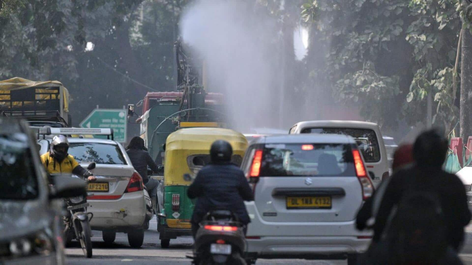 Delhi Air Pollution: దేశ రాజధాని ఢిల్లీలో పెరిగిన వాయు కాలుష్యం.. శ్వాస తీసుకోవడంలో ఇబ్బంది 