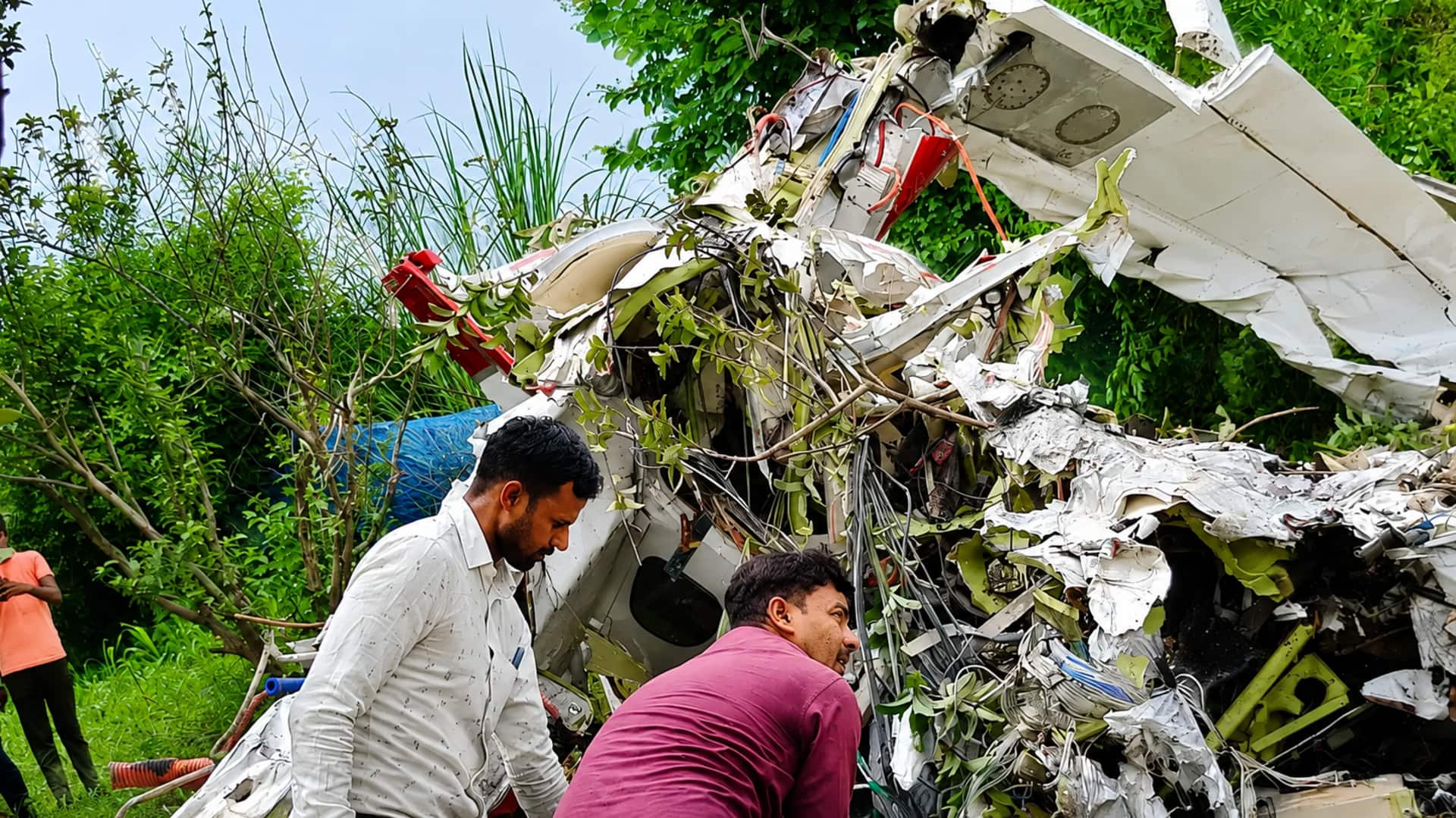 Uttar Pradesh: కాన్పూర్‌లో కుప్పకూలిన శిక్షణా విమానం.. పైలట్, కో పైలట్ మృతి