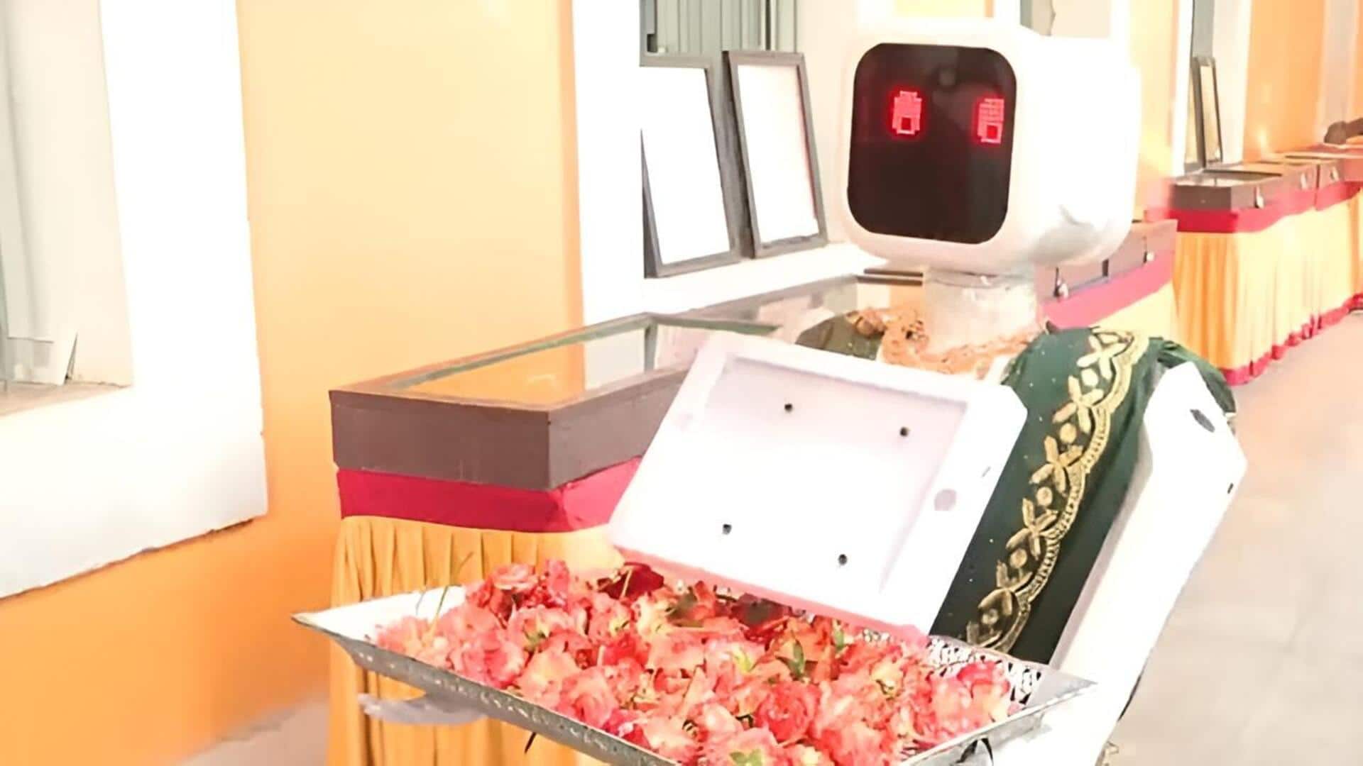 Puducherry: పుదుచ్చేరిలో పోలింగ్ కేంద్రంలో రోబో సందడి.. ఓటర్లకు 'నీల' స్వాగతం.. వీడియో ఇదిగో!