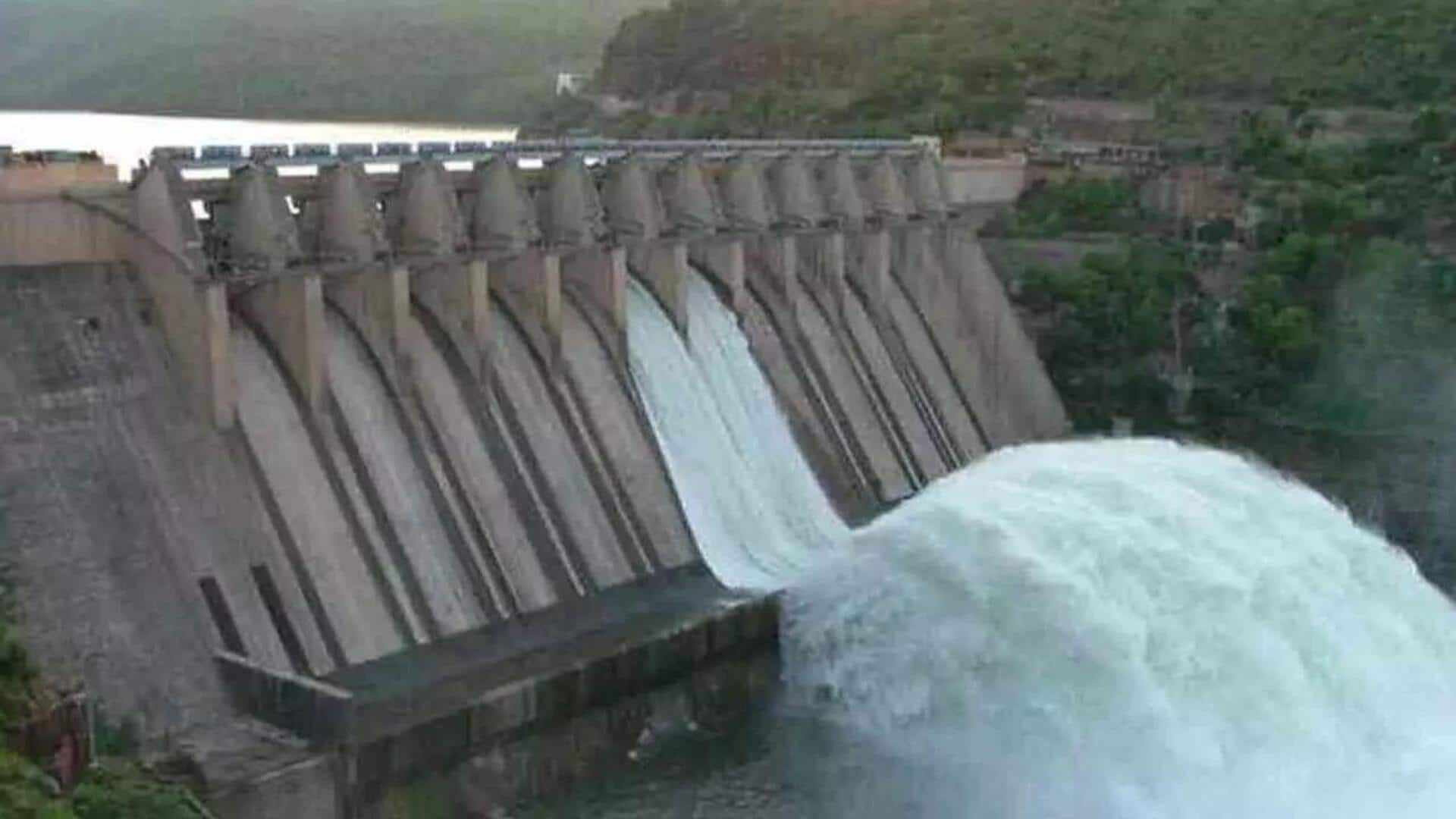 Srisailam Project: శ్రీశైలం ప్రాజెక్టుకు వరద ప్రవాహం.. రెండు గేట్లు ఎత్తి నీటి విడుదల Srisailam Project: శ్రీశైలం ప్రాజెక్టుకు వరద ప్రవాహం.. రెండు గేట్లు ఎత్తి నీటి విడుదల