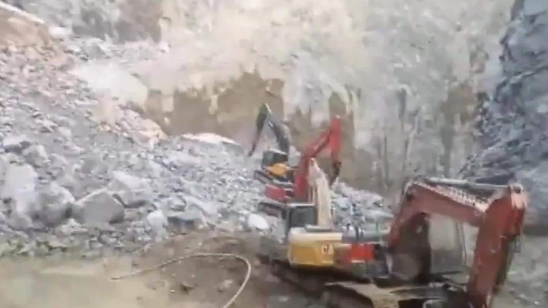 Stone Mine Collapse: సోన్‌భద్రలో కుప్పకూలిన క్వారీ: ఒకరు మృతి,శిథిలాల కింద15 మంది కార్మికులు   