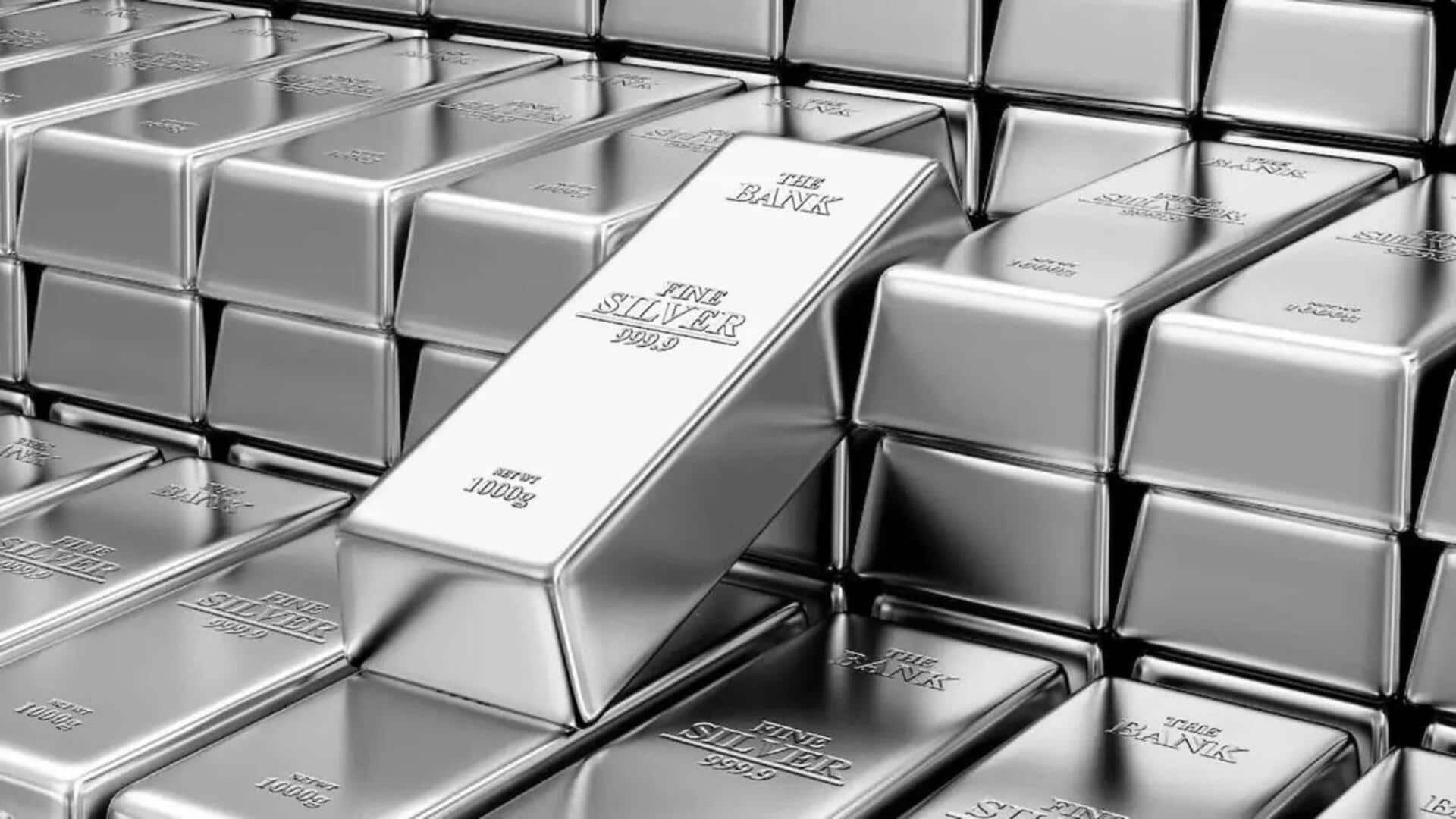 Silver Price Falls: వెండి ధర భారీగా తగ్గింది.. ఇప్పుడు కొంటే లాభమా? నిపుణులు ఏం చెబుతున్నారంటే..