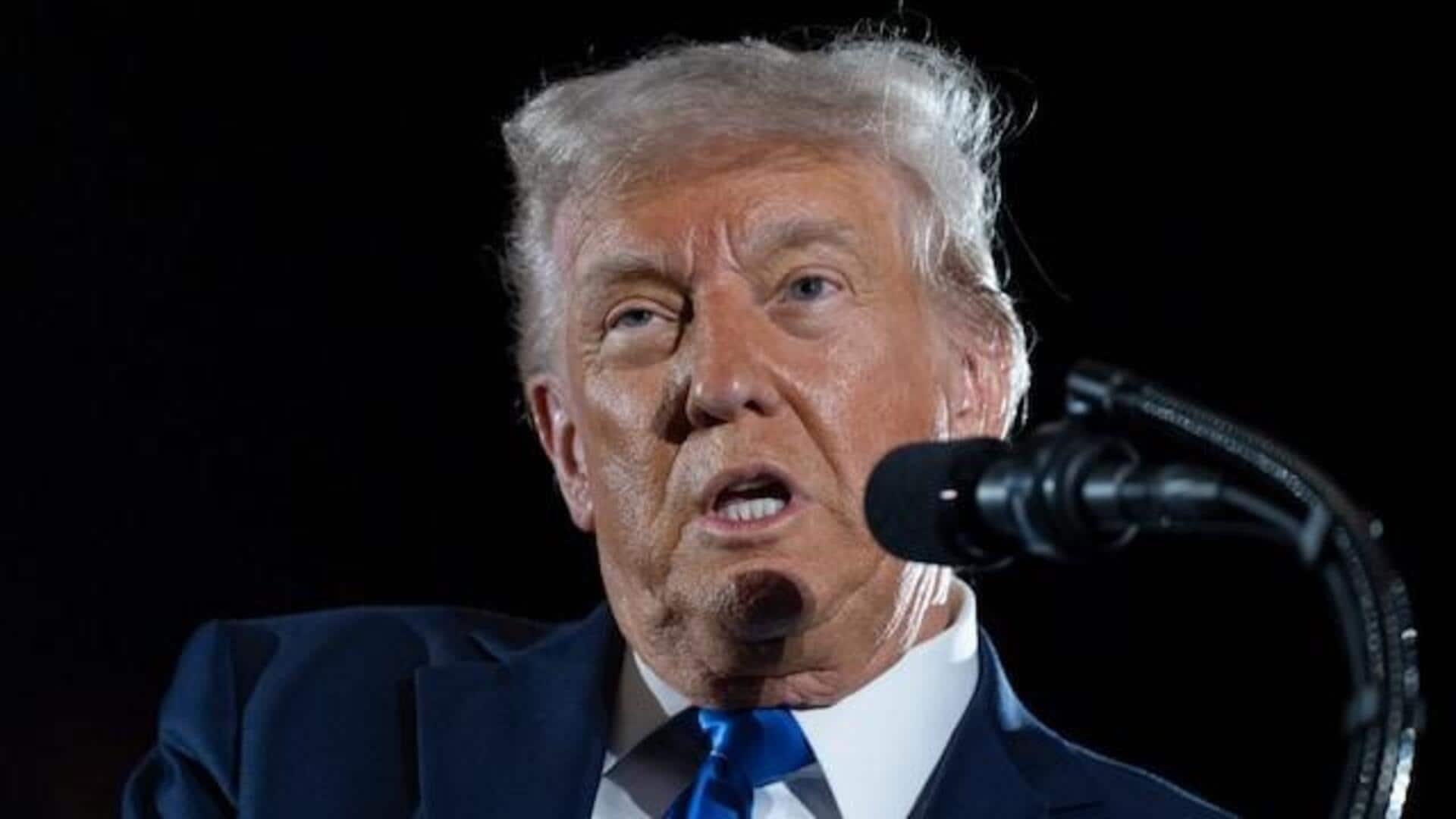 Trump Tariffs: టారిఫ్ల బాంబుతో ప్రపంచాన్ని వణికిస్తున్న ట్రంప్.. విదేశాల్లో నిర్మించే చిత్రాలపై 100% సుంకం Trump Tariffs: టారిఫ్ల బాంబుతో ప్రపంచాన్ని వణికిస్తున్న ట్రంప్.. విదేశాల్లో నిర్మించే చిత్రాలపై 100% సుంకం