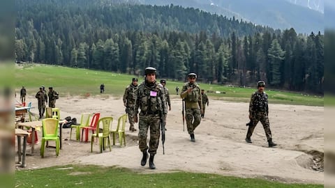 Pahalgam Terror Attack: ఉగ్రవాదుల ఫోన్లతో ఫైసల్ బ్యాంక్‌కు సంబంధం.. దర్యాప్తులో కీలక వివరాలు