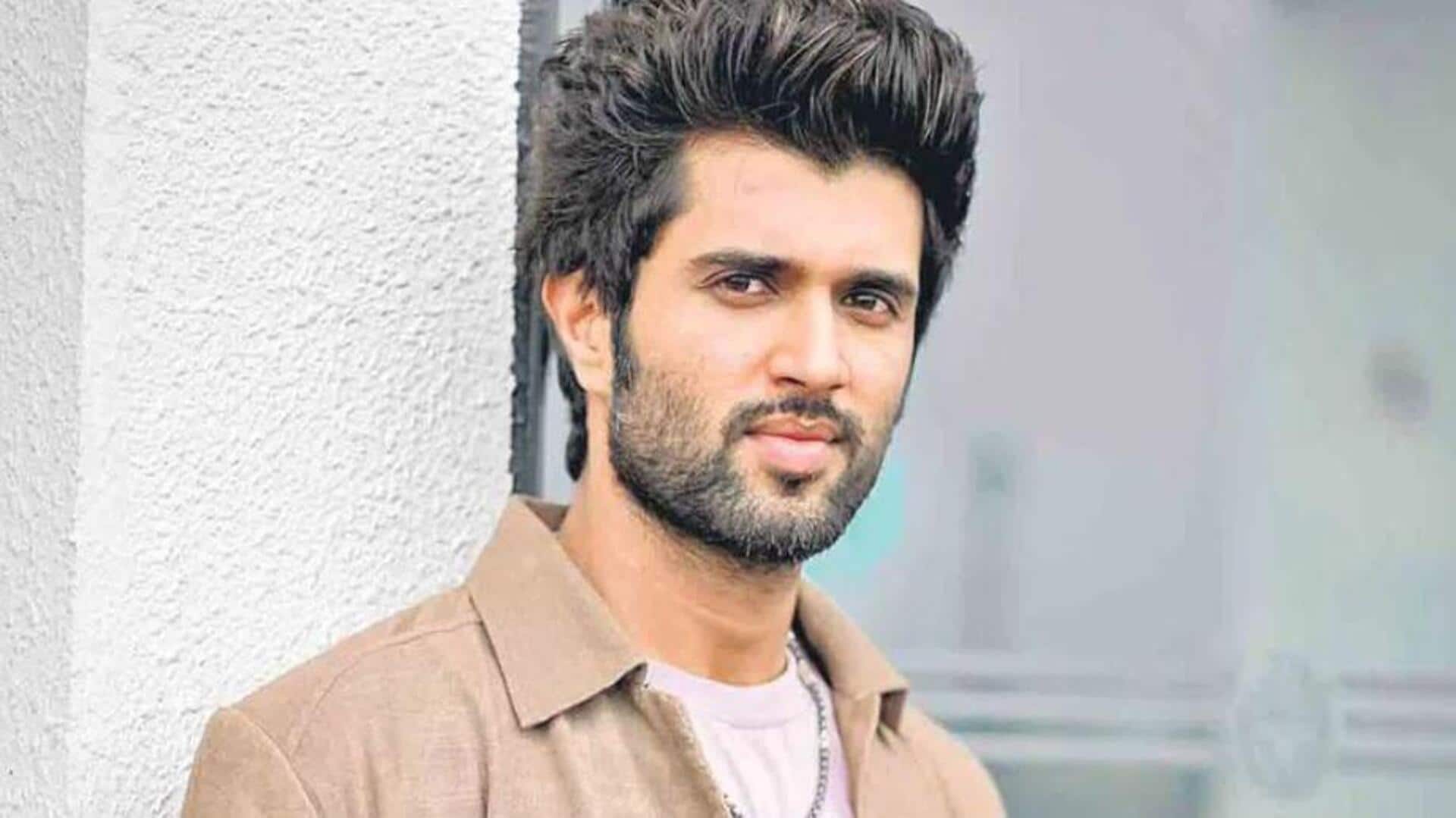Vijay Deverakonda: నిషేధిత బెట్టింగ్‌ యాప్‌ల కేసులో సిట్‌ విచారణకు హాజరైన విజయ్‌ దేవరకొండ