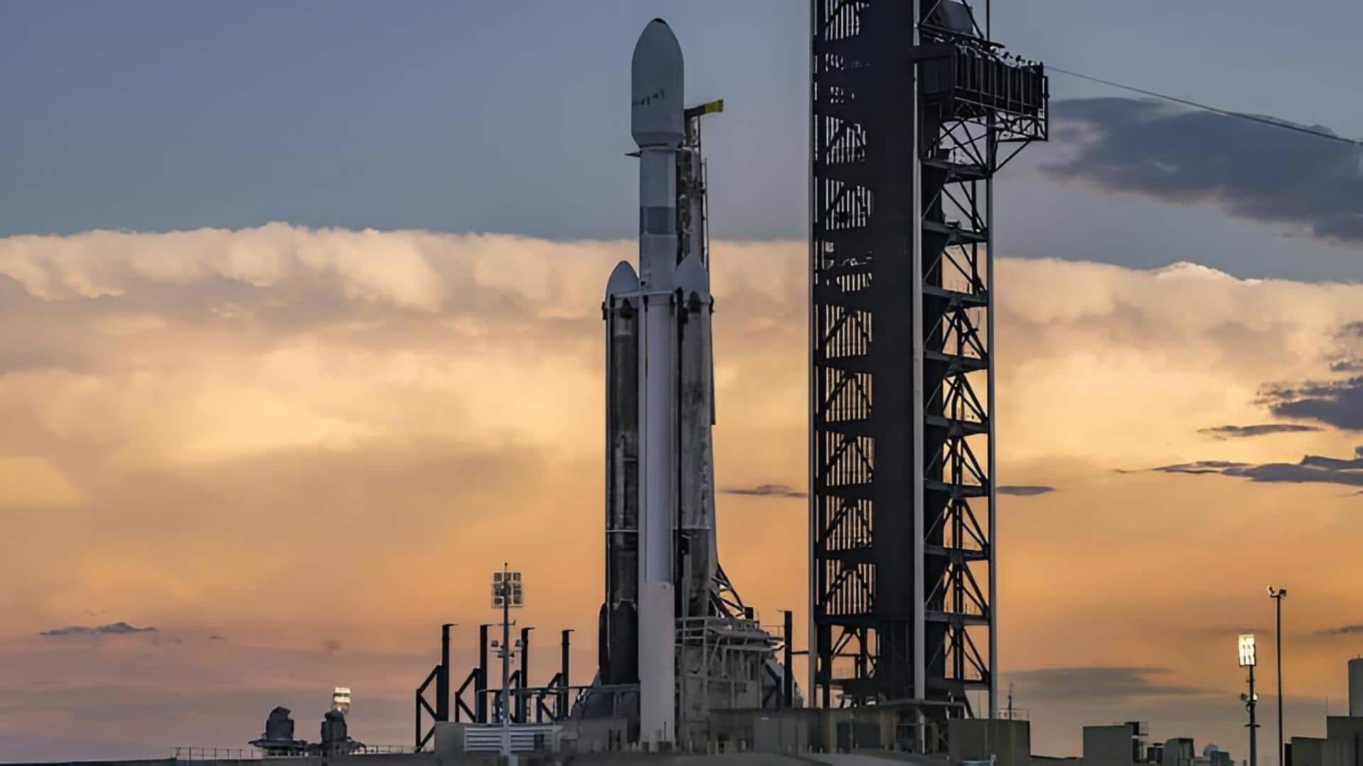 SpaceX: 18 నెలల తర్వాత ఫాల్కన్ హెవీ రాకెట్‌ను ప్రయోగించనున్న స్పేస్‌-X