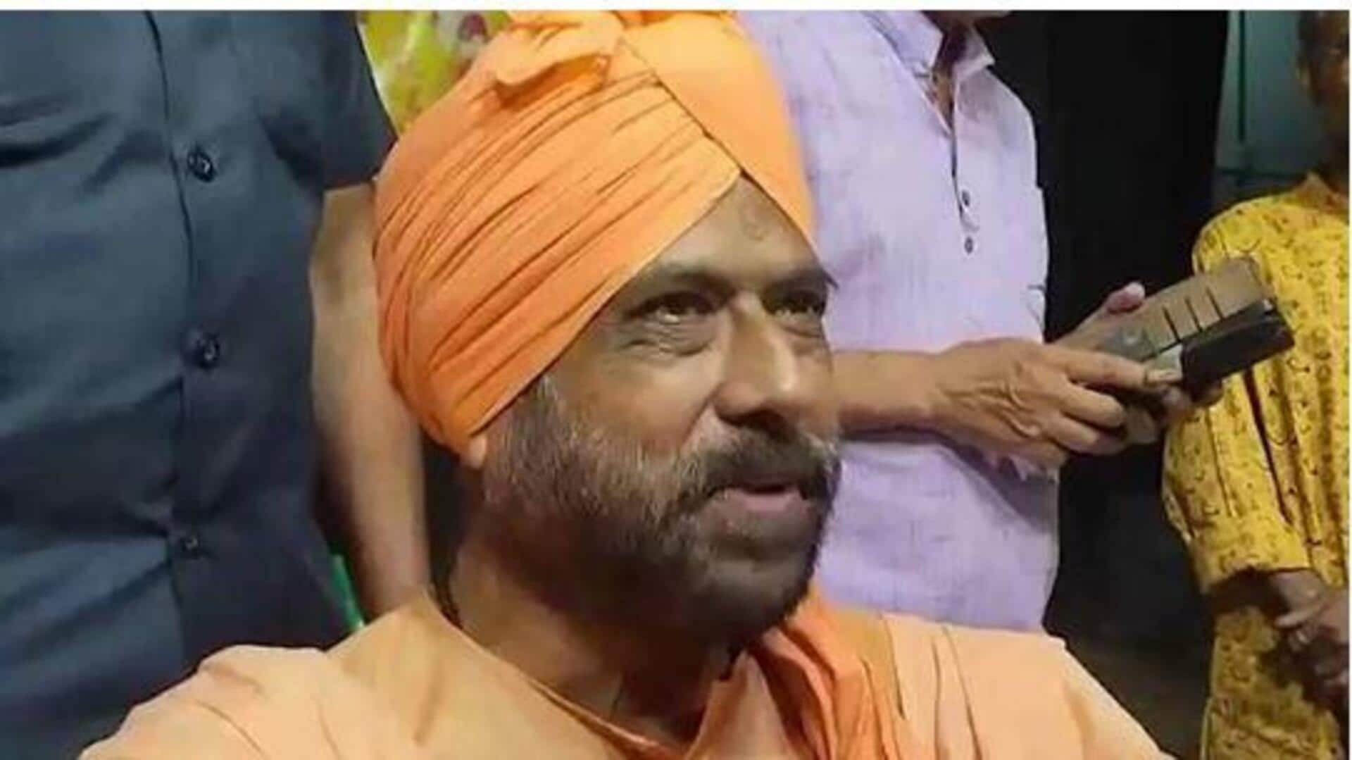 Kartik Maharaj: పద్మశ్రీ గ్రహీతపై అత్యాచార ఆరోపణలు.. ఉద్యోగ హామీతో మోసం..? Kartik Maharaj: పద్మశ్రీ గ్రహీతపై అత్యాచార ఆరోపణలు.. ఉద్యోగ హామీతో మోసం..?