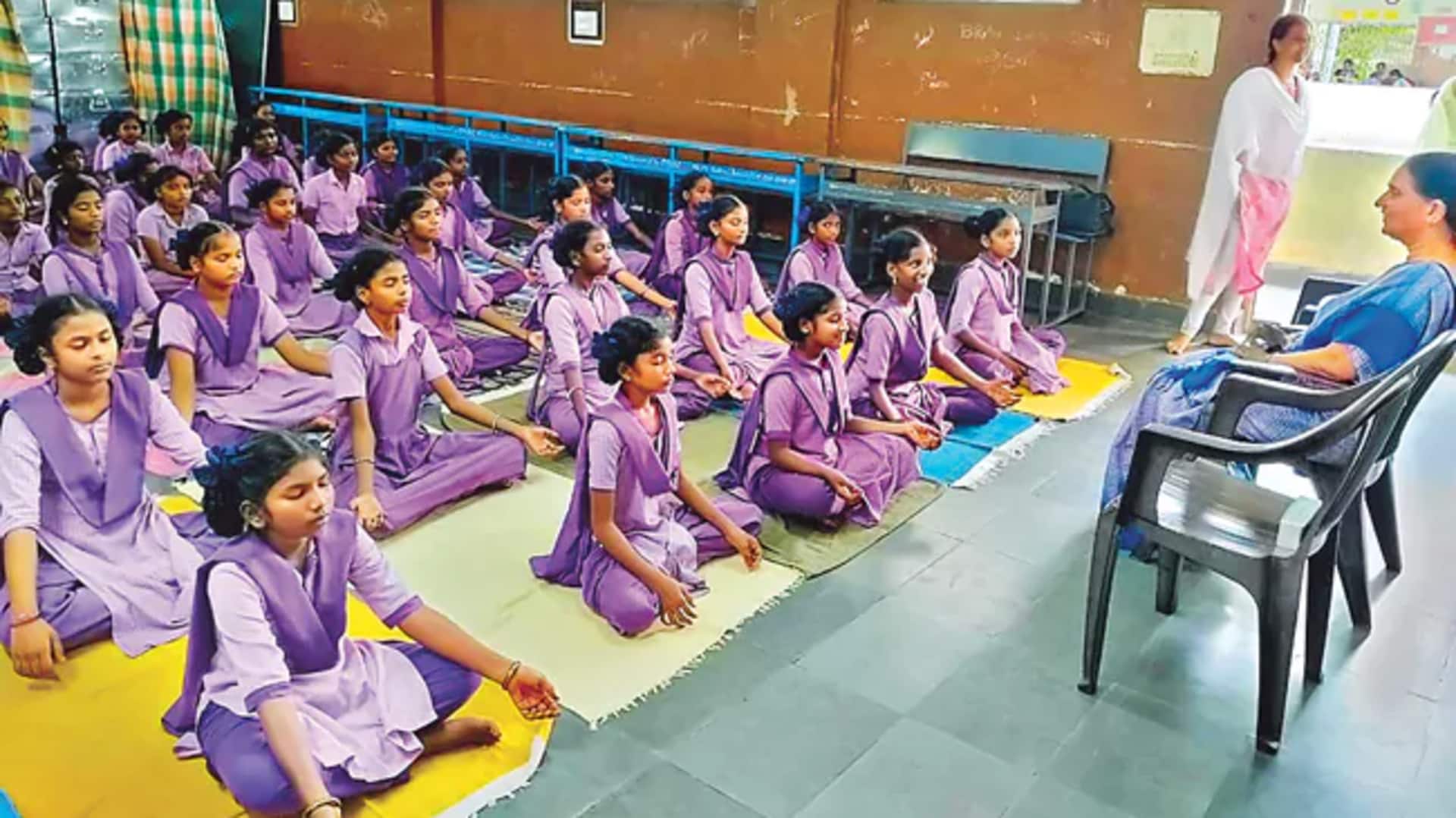 Rajamahendravaram: 'విపశ్యన' సహకారంతో కోనసీమ జిల్లాలో విద్యార్థులకు 'ధ్యాన' బోధన.. ప్రయోగాత్మకంగా గురుకుల పాఠశాలల్లో శ్రీకారం Rajamahendravaram: 'విపశ్యన' సహకారంతో కోనసీమ జిల్లాలో విద్యార్థులకు 'ధ్యాన' బోధన.. ప్రయోగాత్మకంగా గురుకుల పాఠశాలల్లో శ్రీకారం