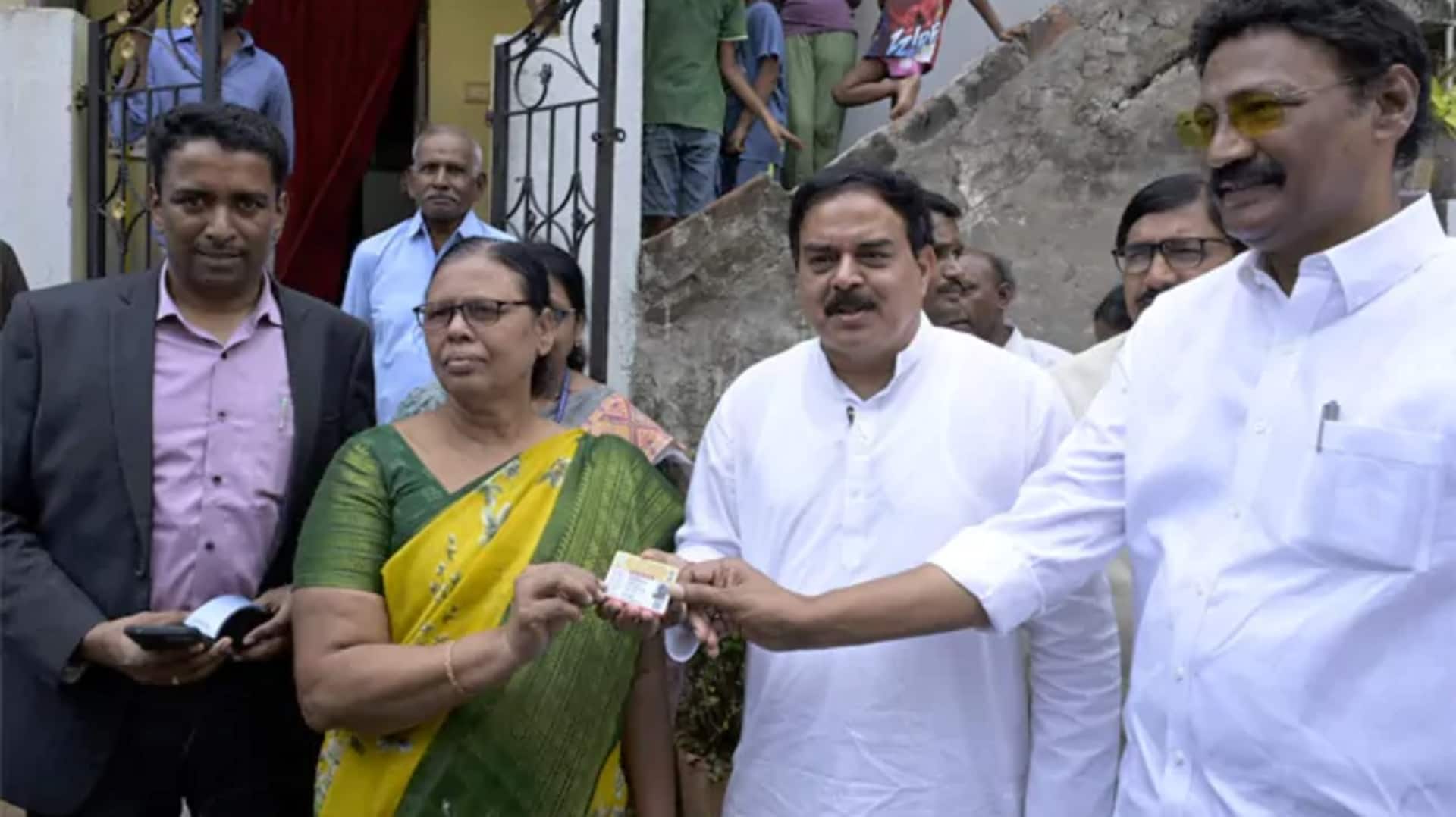 Nadendla Manohar: ఏపీలో స్మార్ట్ రేషన్ కార్డుల పంపిణీ ప్రారంభం.. Nadendla Manohar: ఏపీలో స్మార్ట్ రేషన్ కార్డుల పంపిణీ ప్రారంభం..