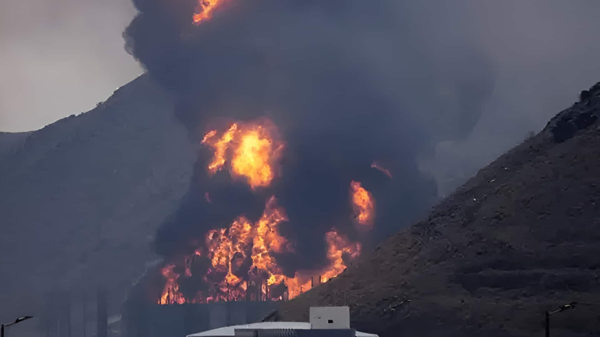 UAE Gas Field: యూఏఈలో గ్యాస్‌ క్షేత్రంపై ఇరాన్‌ డ్రోన్‌ దాడి.. నిలిచిన కార్యకలాపాలు