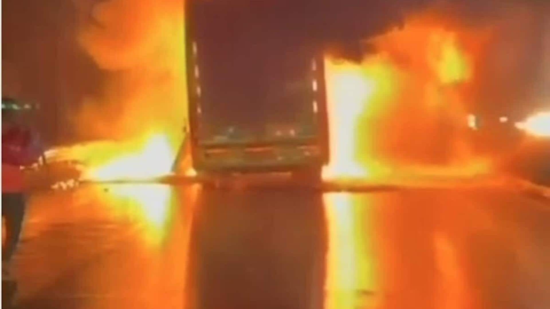 Kurnool: కర్నూలులో ఘోర బస్సు అగ్నిప్రమాదం..20 మందికి పైగా మృతి! Kurnool: కర్నూలులో ఘోర బస్సు అగ్నిప్రమాదం..20 మందికి పైగా మృతి!