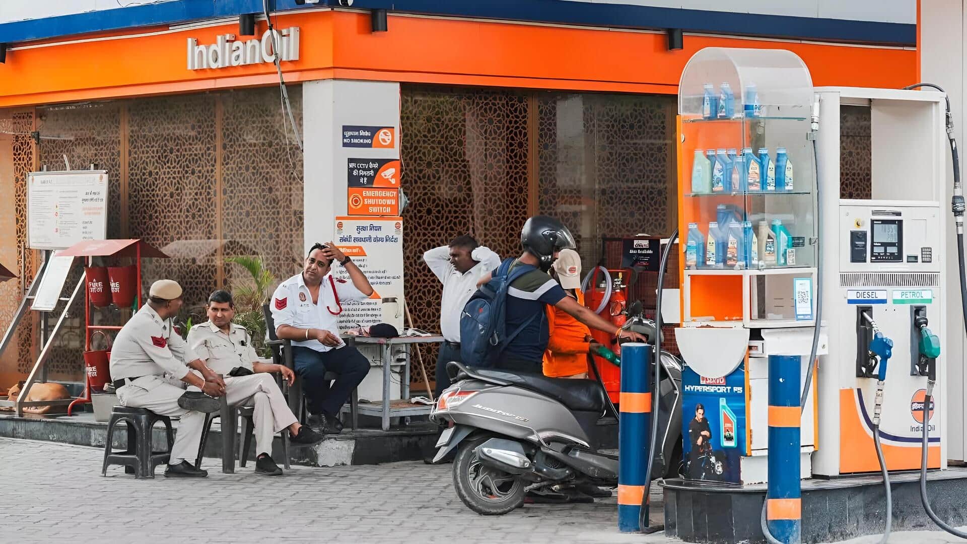 Fuel: దేశంలో పెట్రోల్, డీజిల్ కొరత లేదు.. 60 రోజులకు సరిపడా స్టాక్‌: కేంద్రం క్లారిటీ