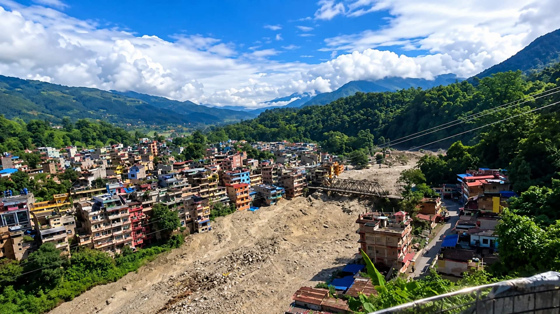 Nepal: నేపాల్‌ను ముంచెత్తిన మెరుపు వరదలు.. 384 మంది పర్యాటకులు గల్లంతు
