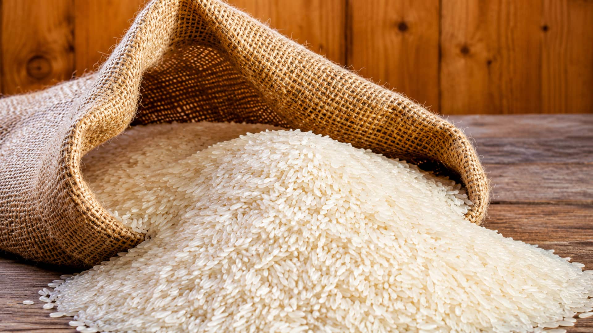 Rice trade: రూ.7 వేల కోట్ల బియ్యం వ్యాపారం.. అమెరికా, యూఏఈ నిర్ణయాలతో టెన్షన్